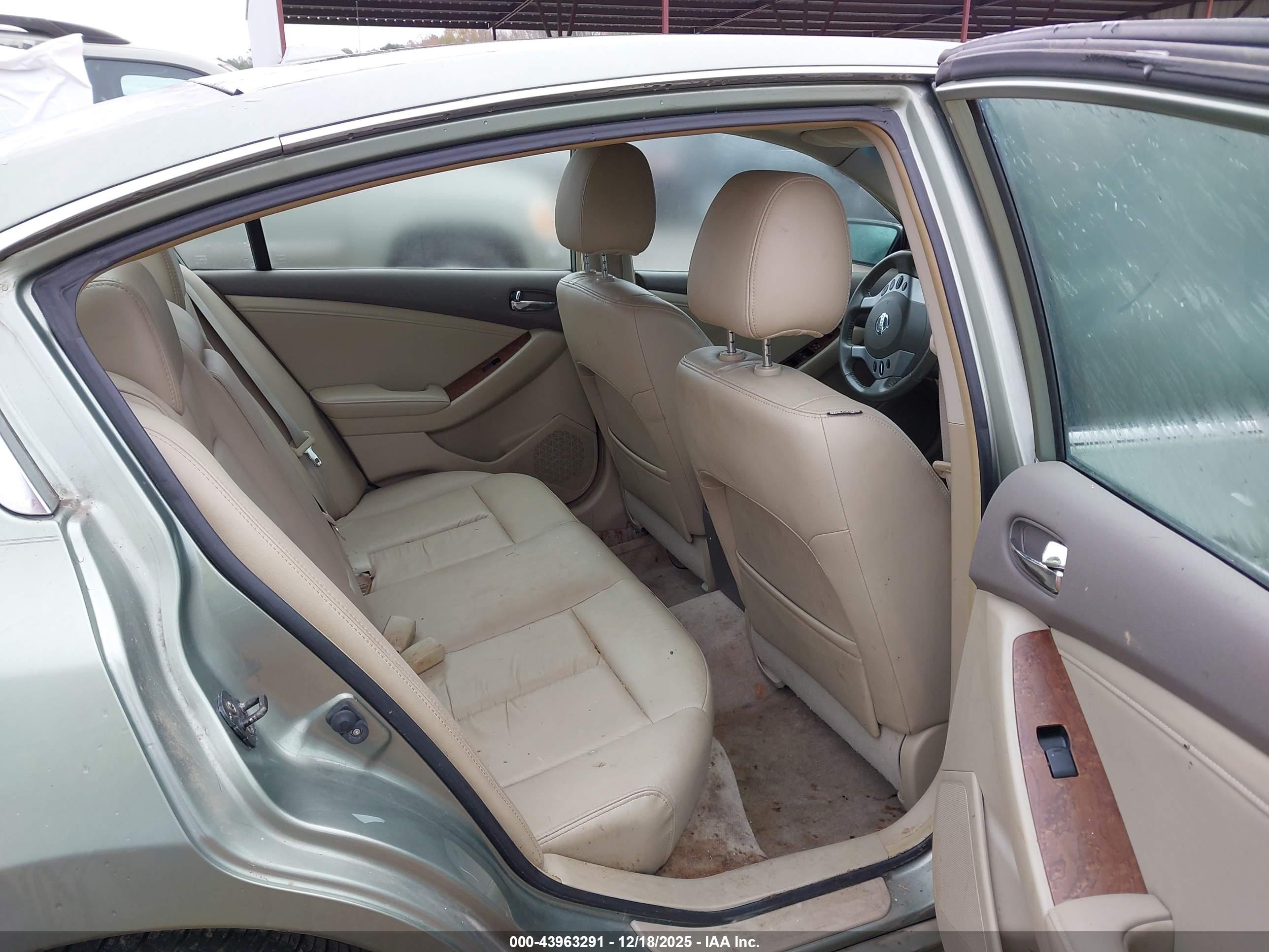 NISSAN ALTIMA image 8