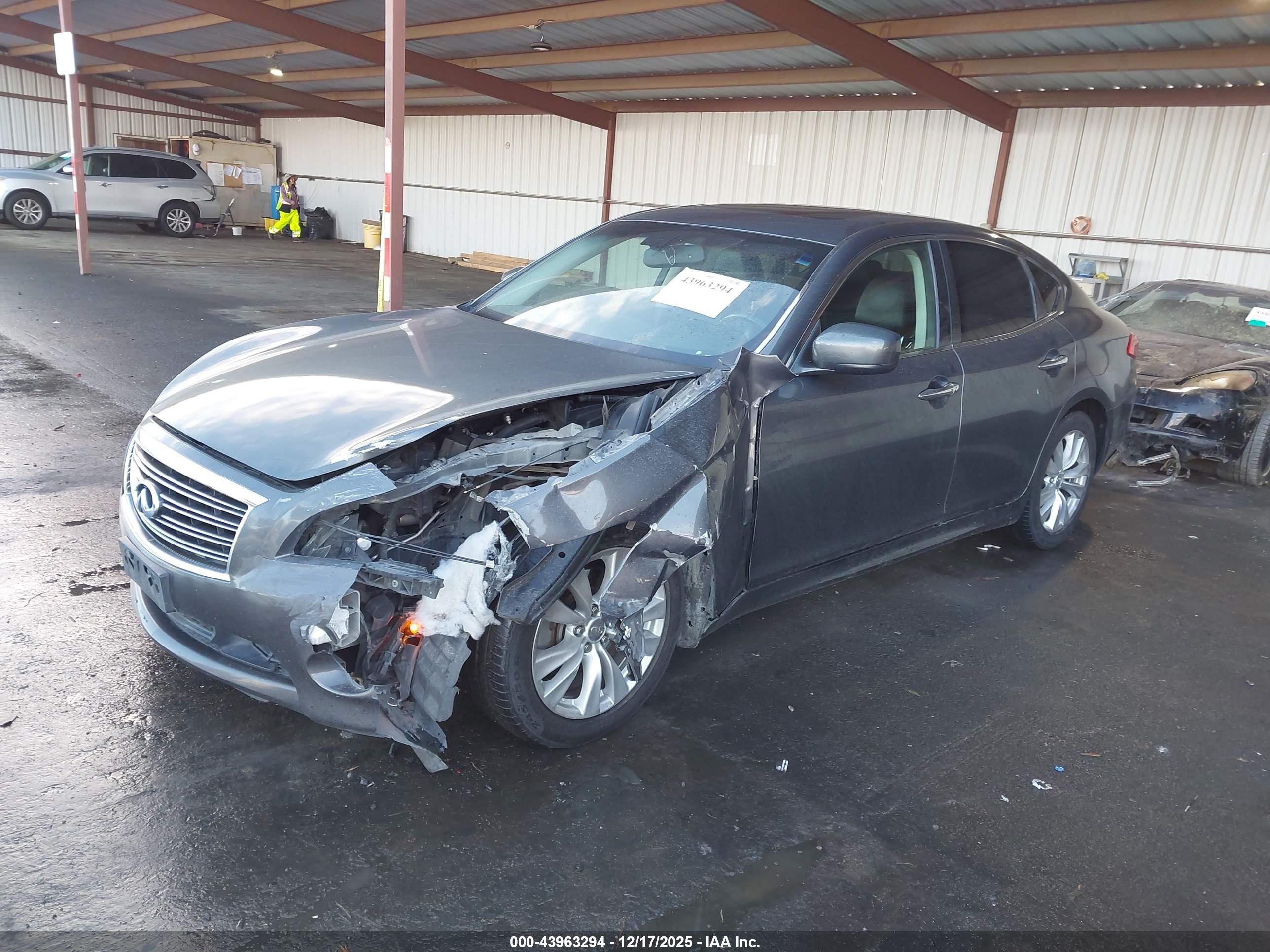 INFINITI M37 image 2
