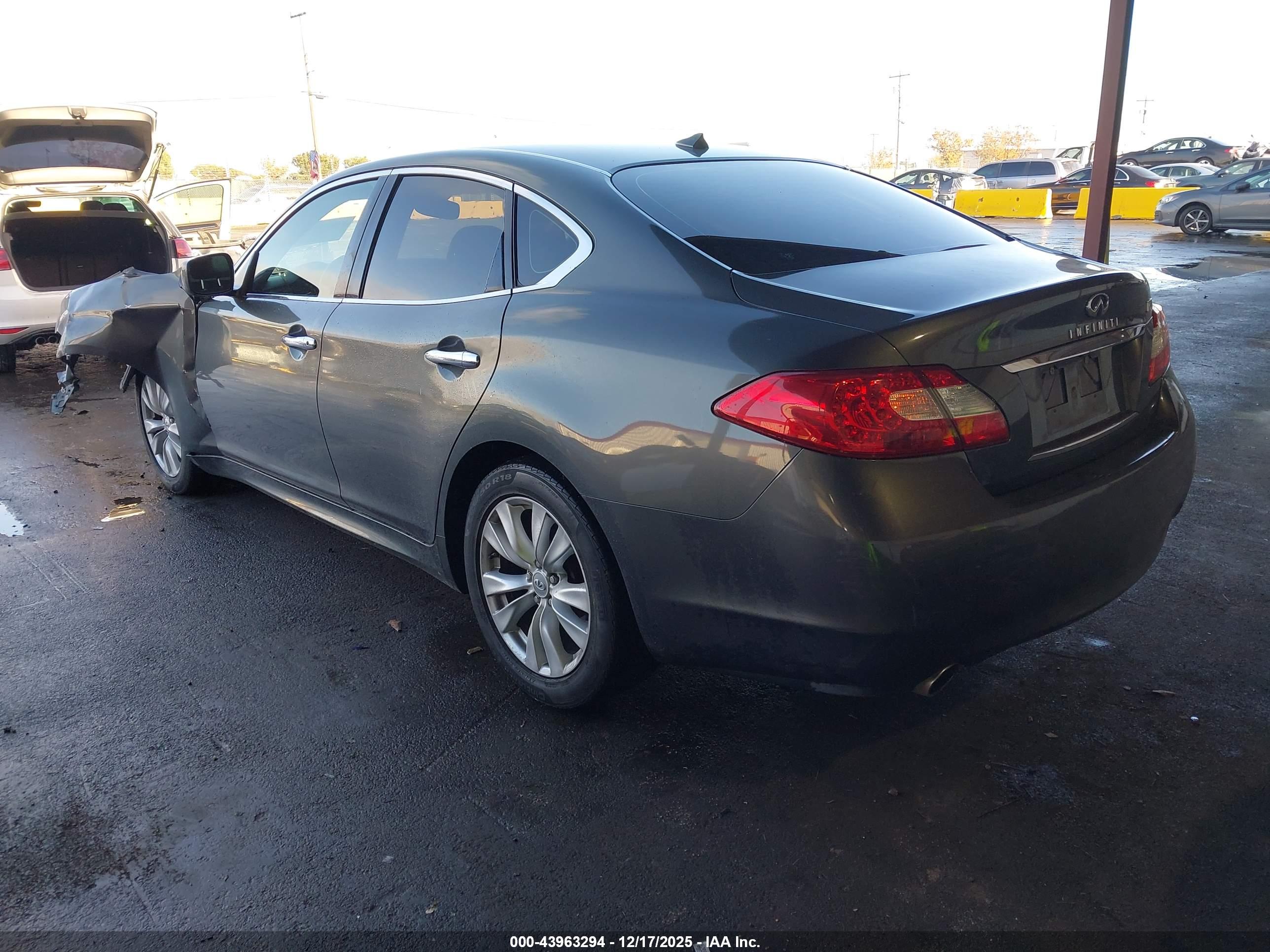 INFINITI M37 image 3