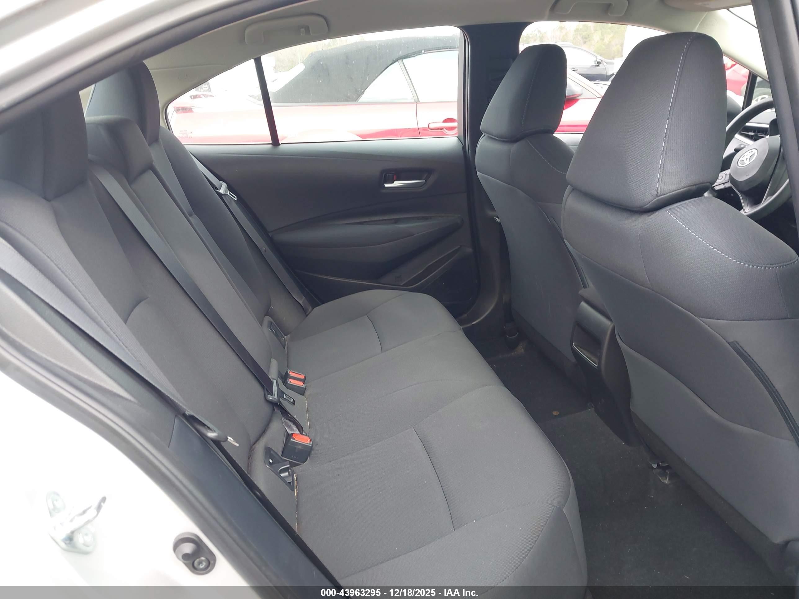 TOYOTA COROLLA image 8