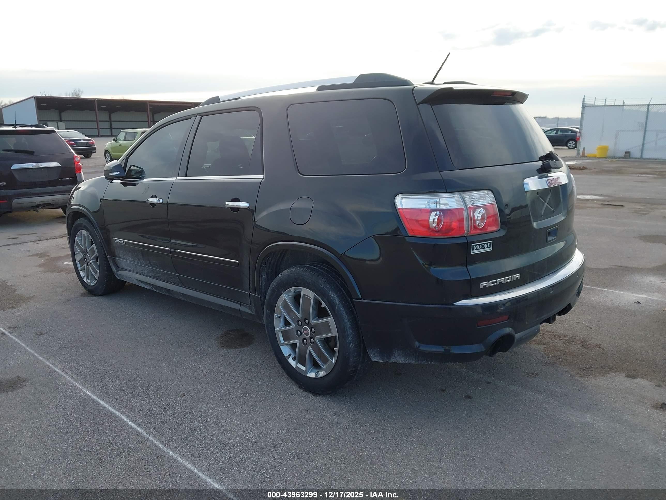 GMC ACADIA image 3