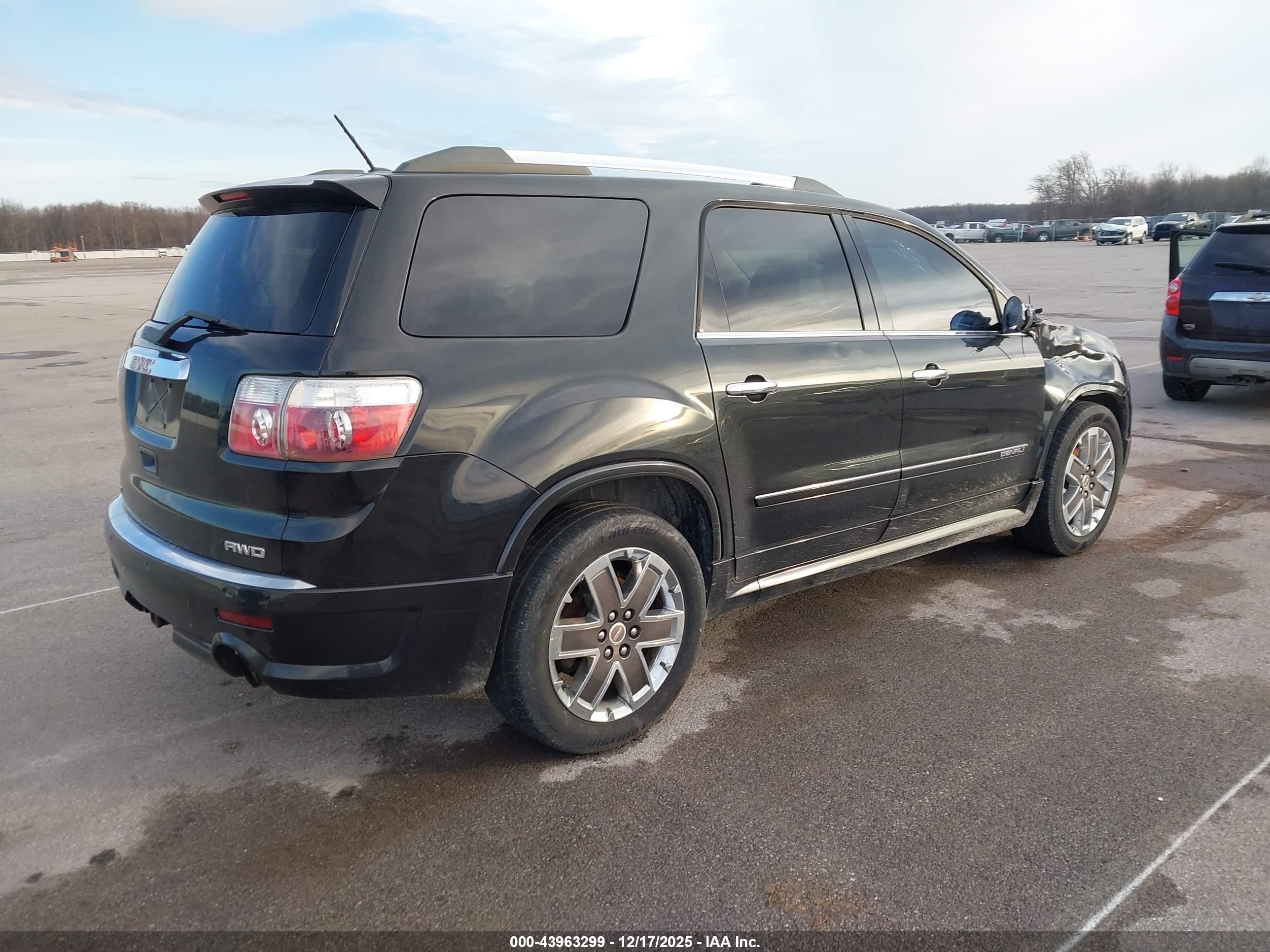 GMC ACADIA image 4
