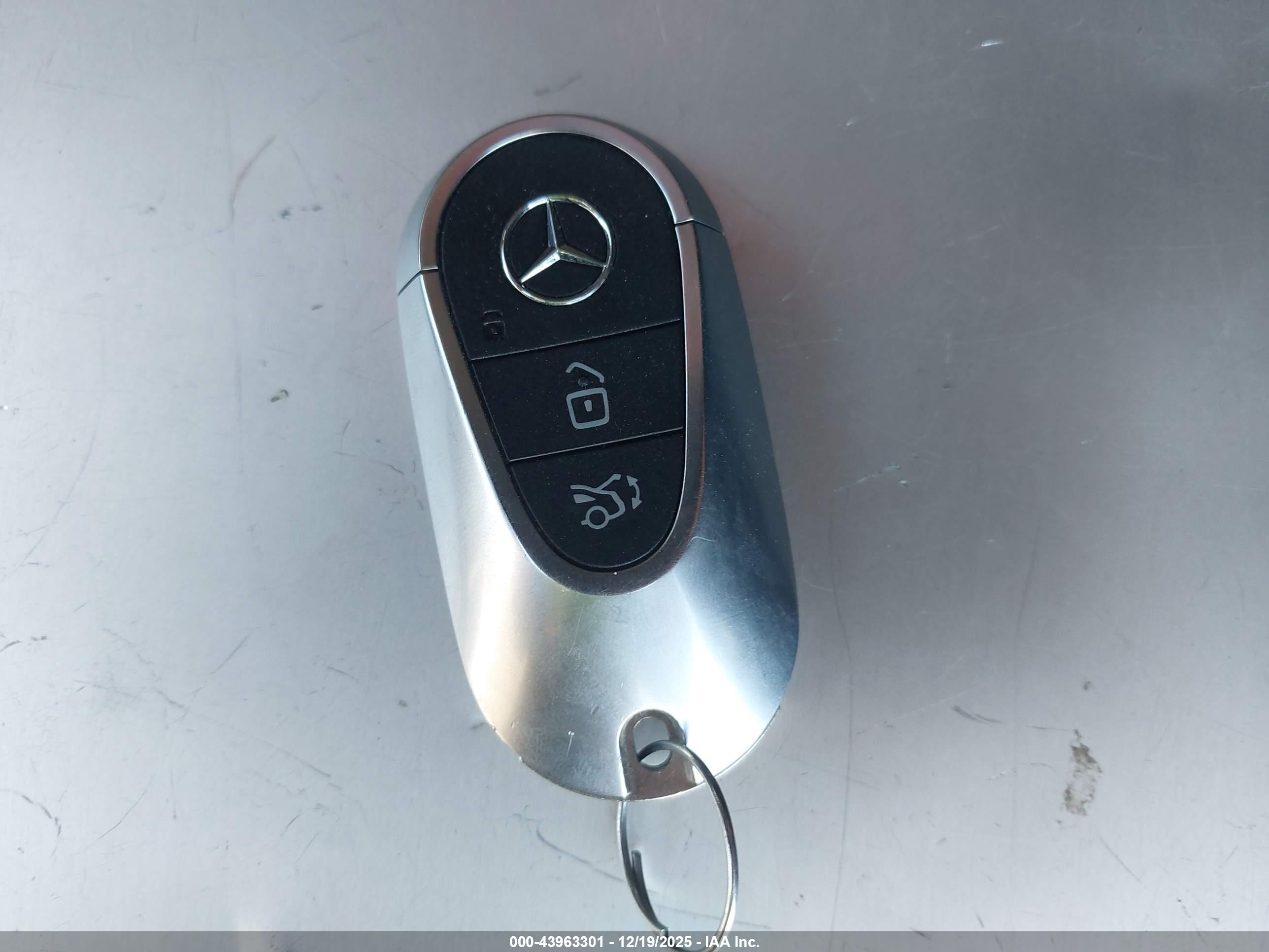 MERCEDES-BENZ EQE image 11