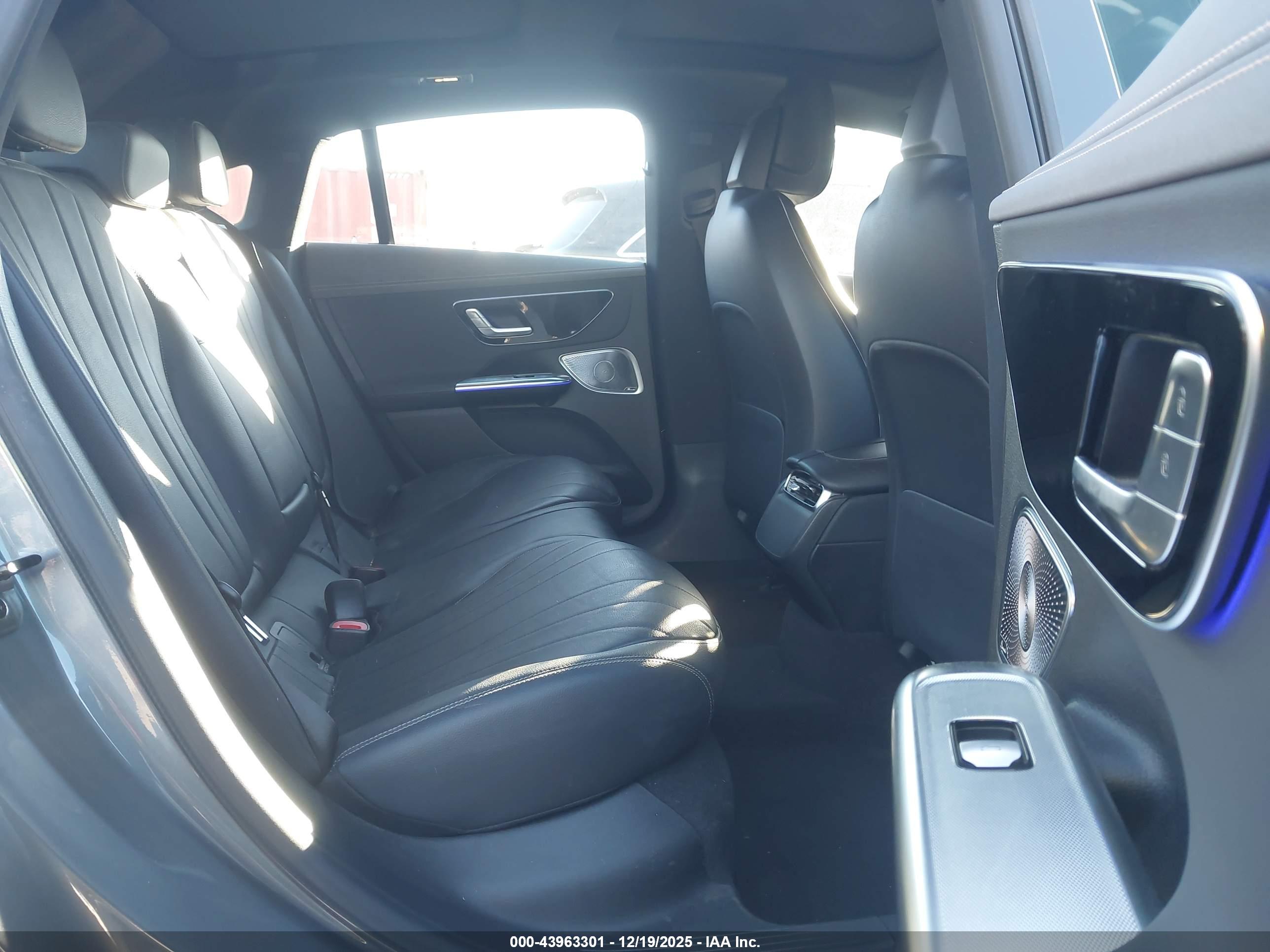 MERCEDES-BENZ EQE image 8