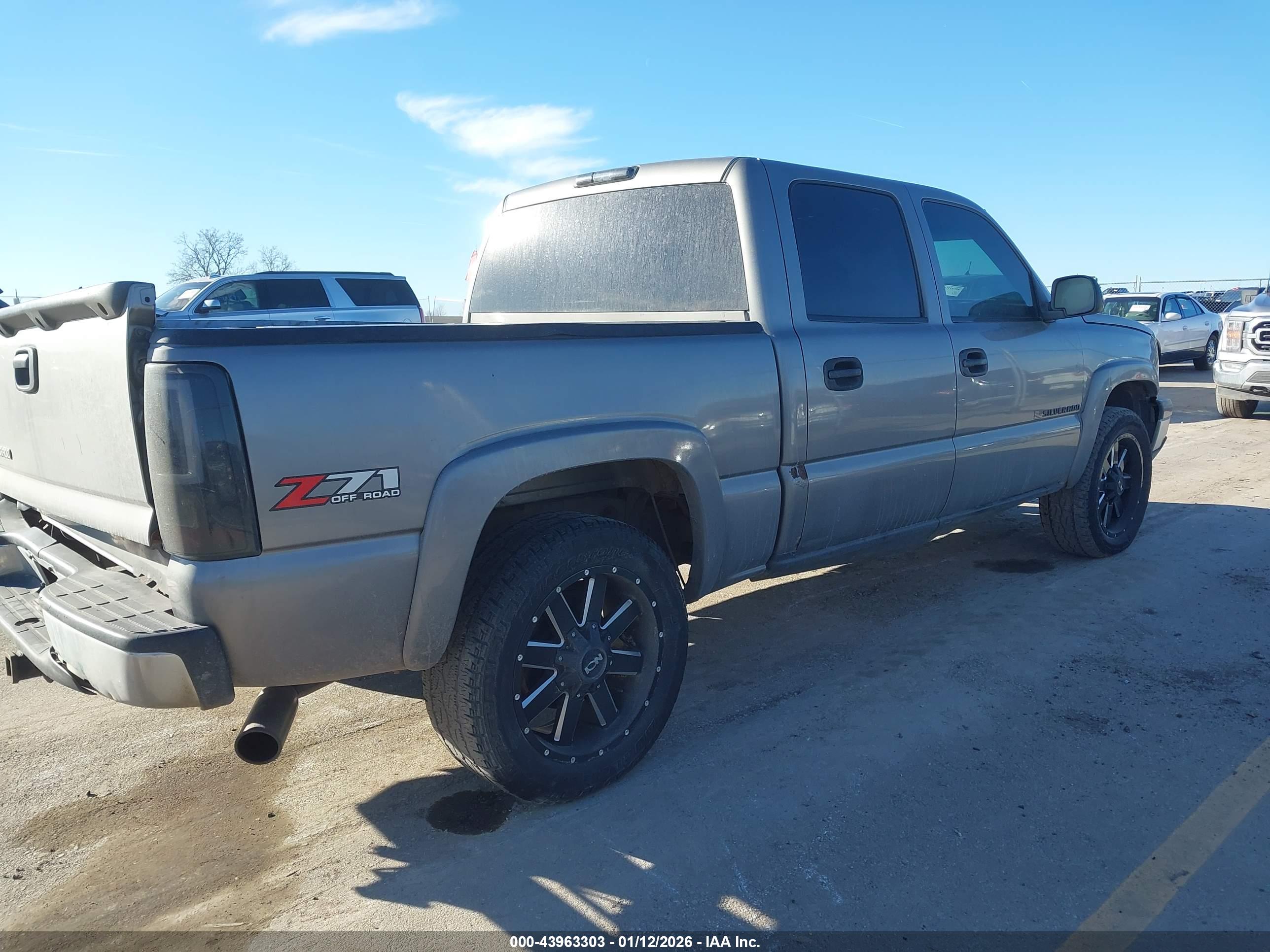 CHEVROLET SILVERADO image 4