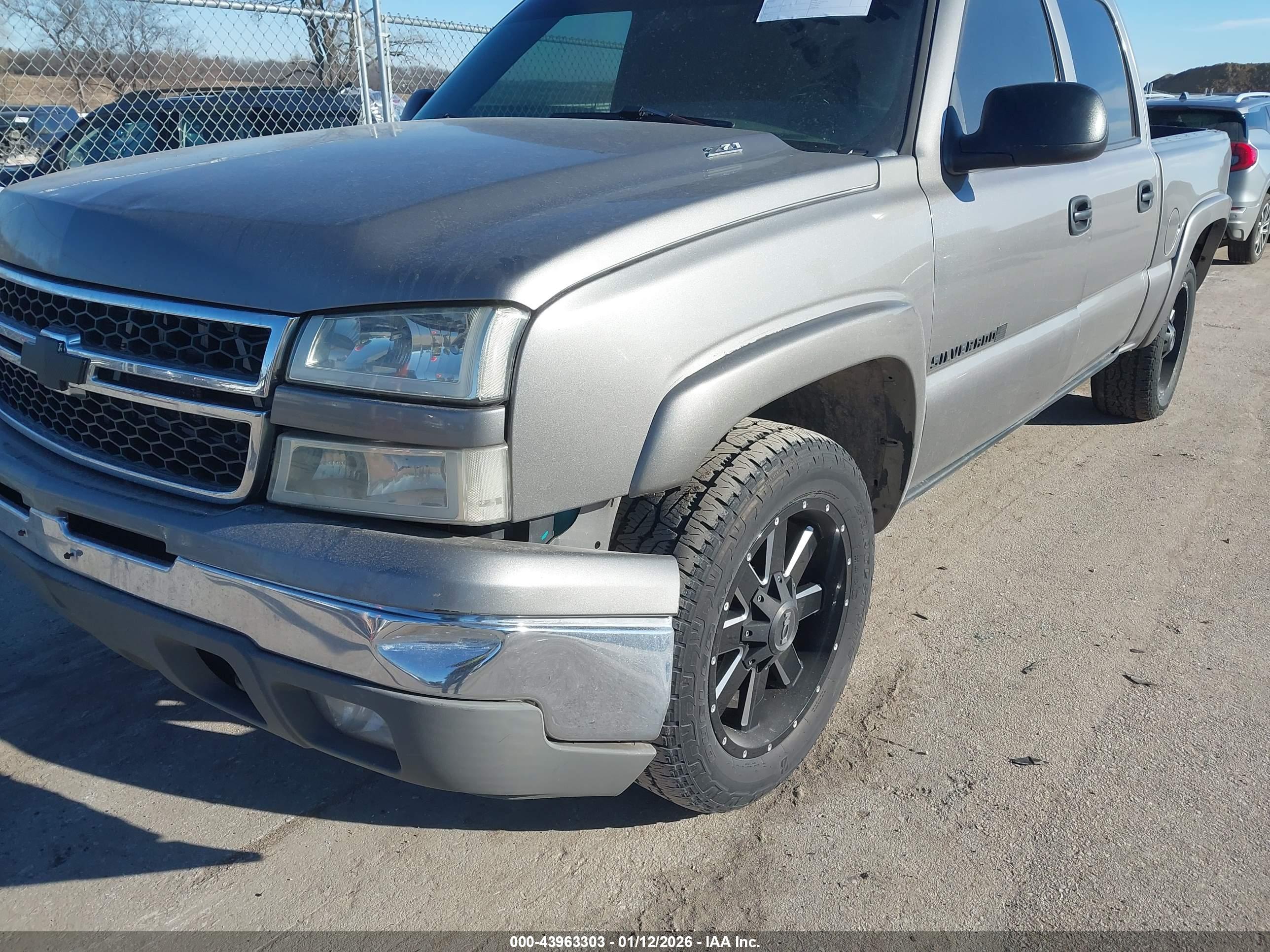 CHEVROLET SILVERADO image 6