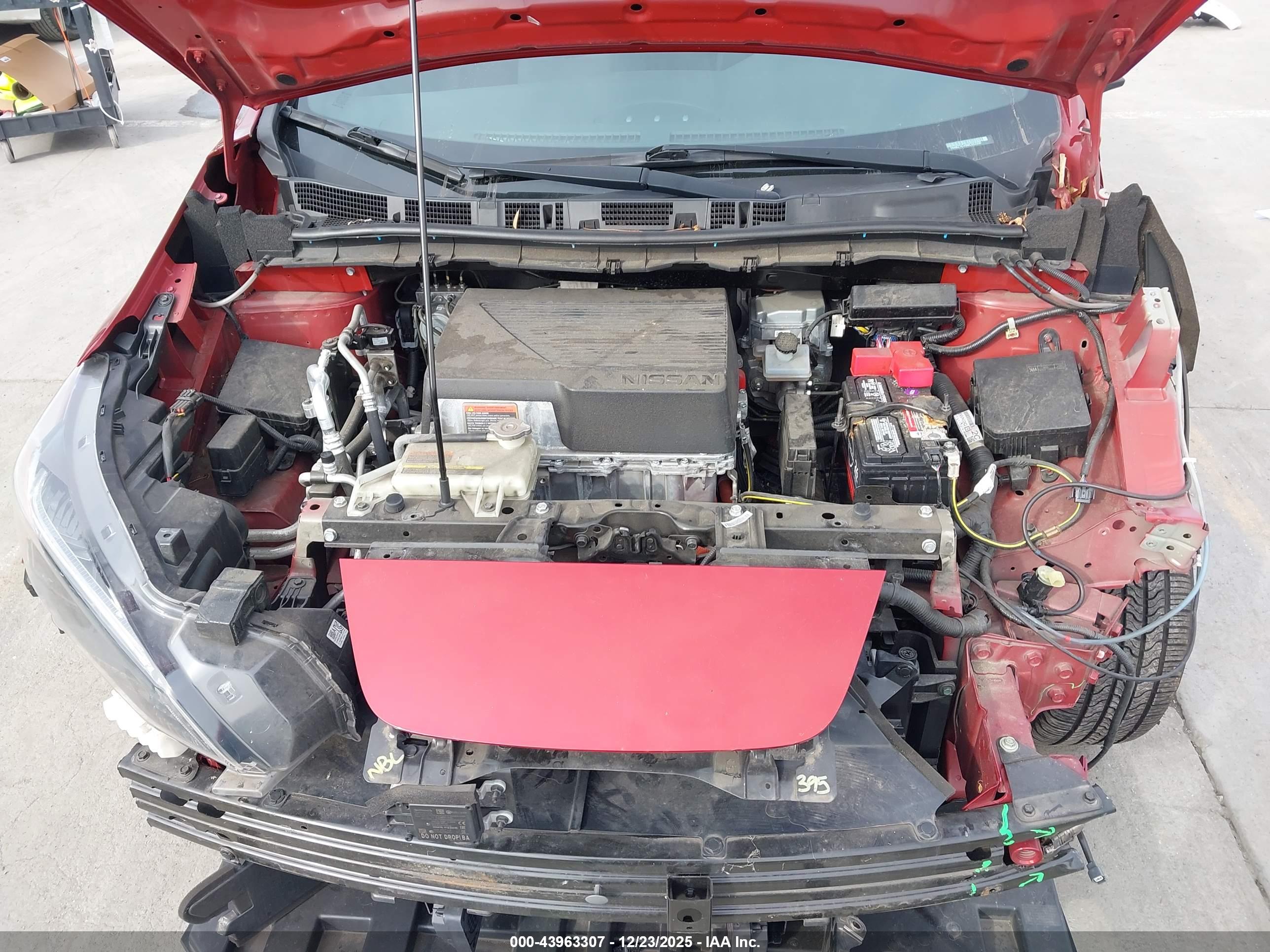 NISSAN LEAF image 10