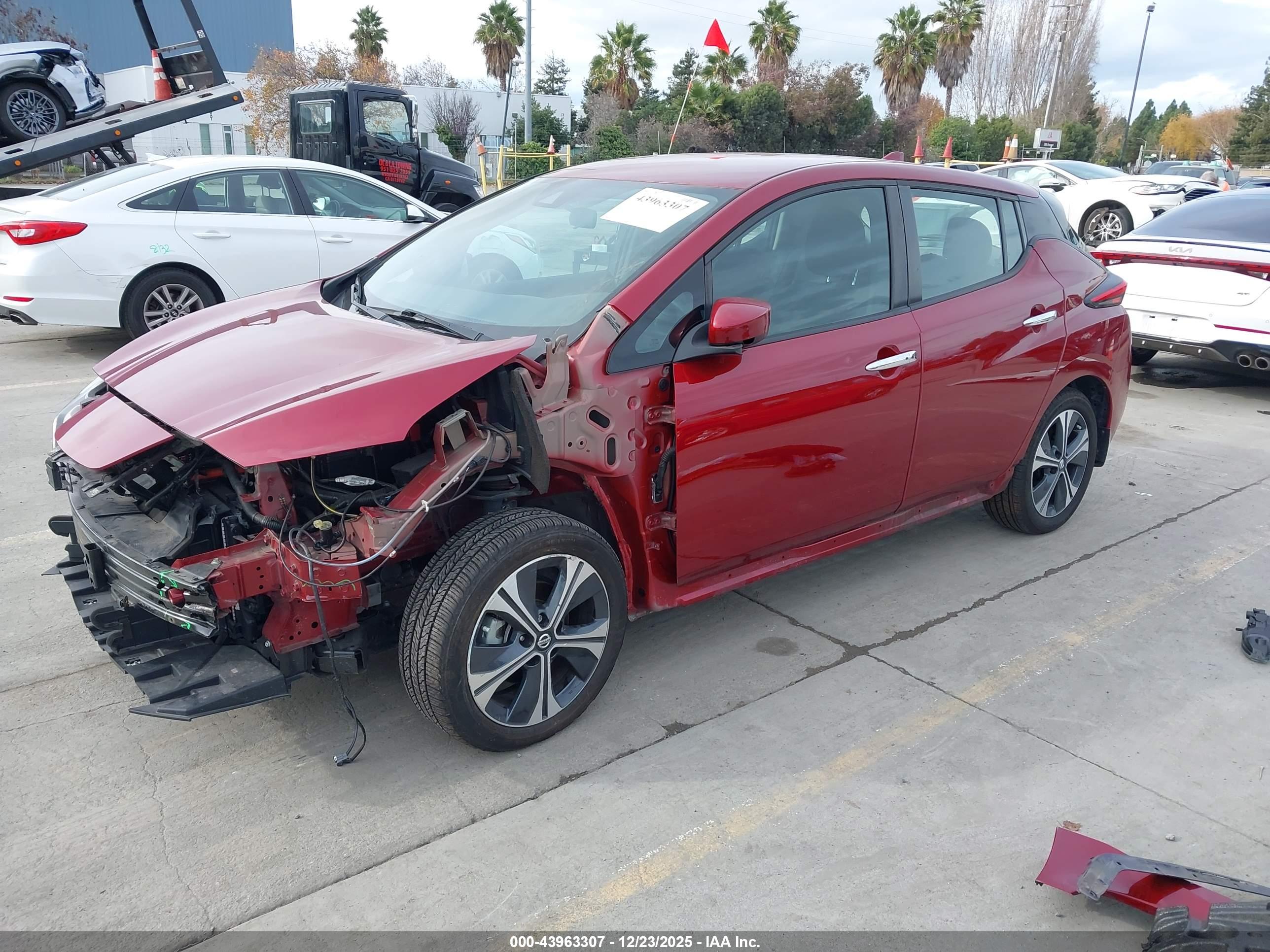 NISSAN LEAF image 2