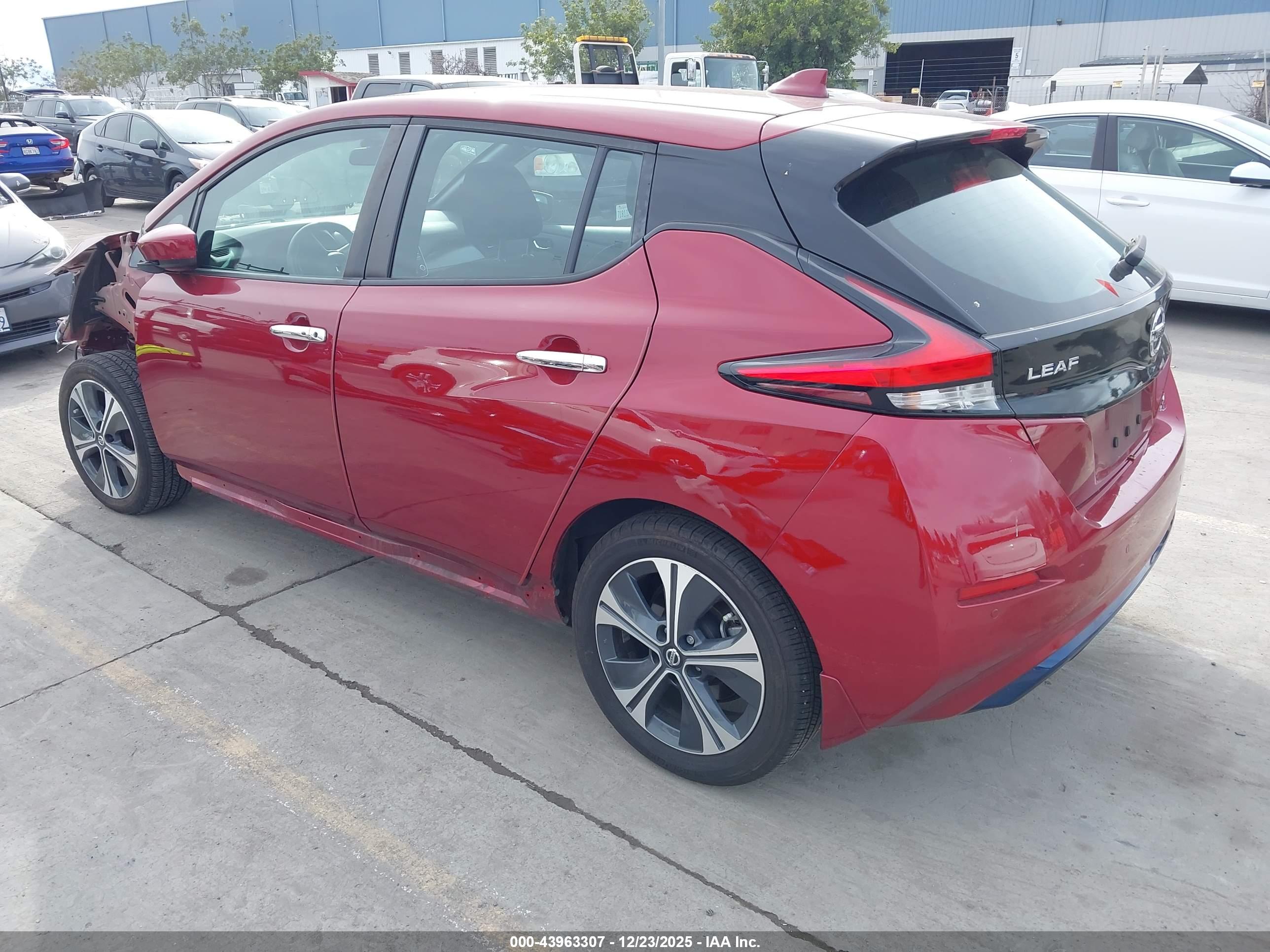 NISSAN LEAF image 3
