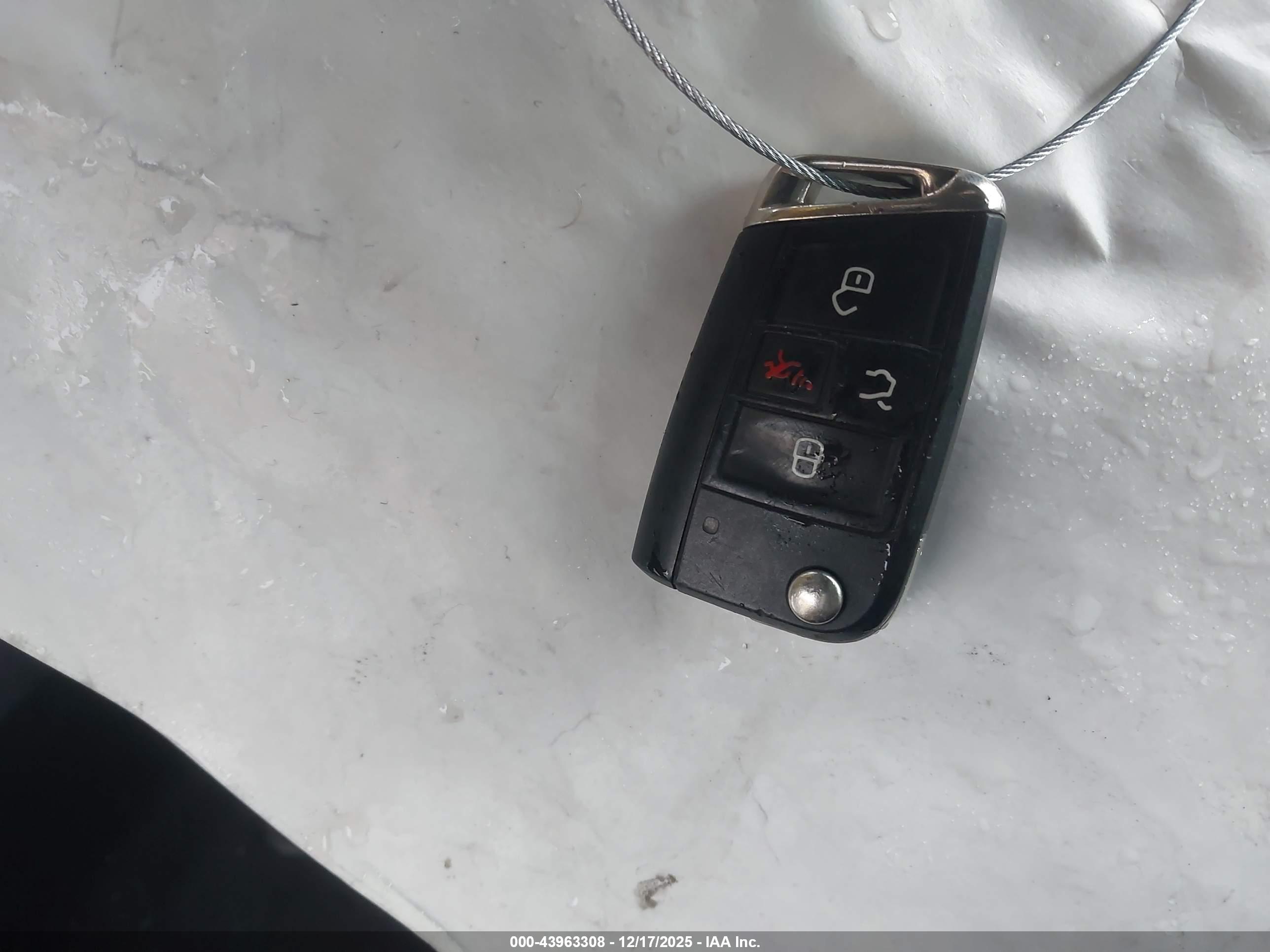 VOLKSWAGEN E-GOLF image 11