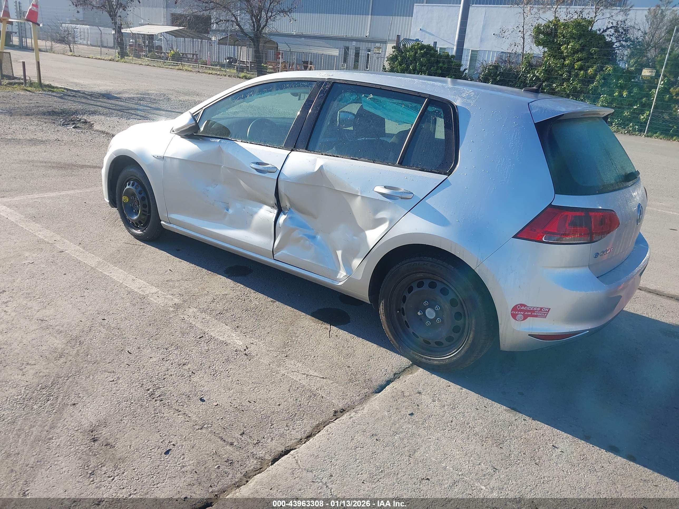 VOLKSWAGEN E-GOLF image 3