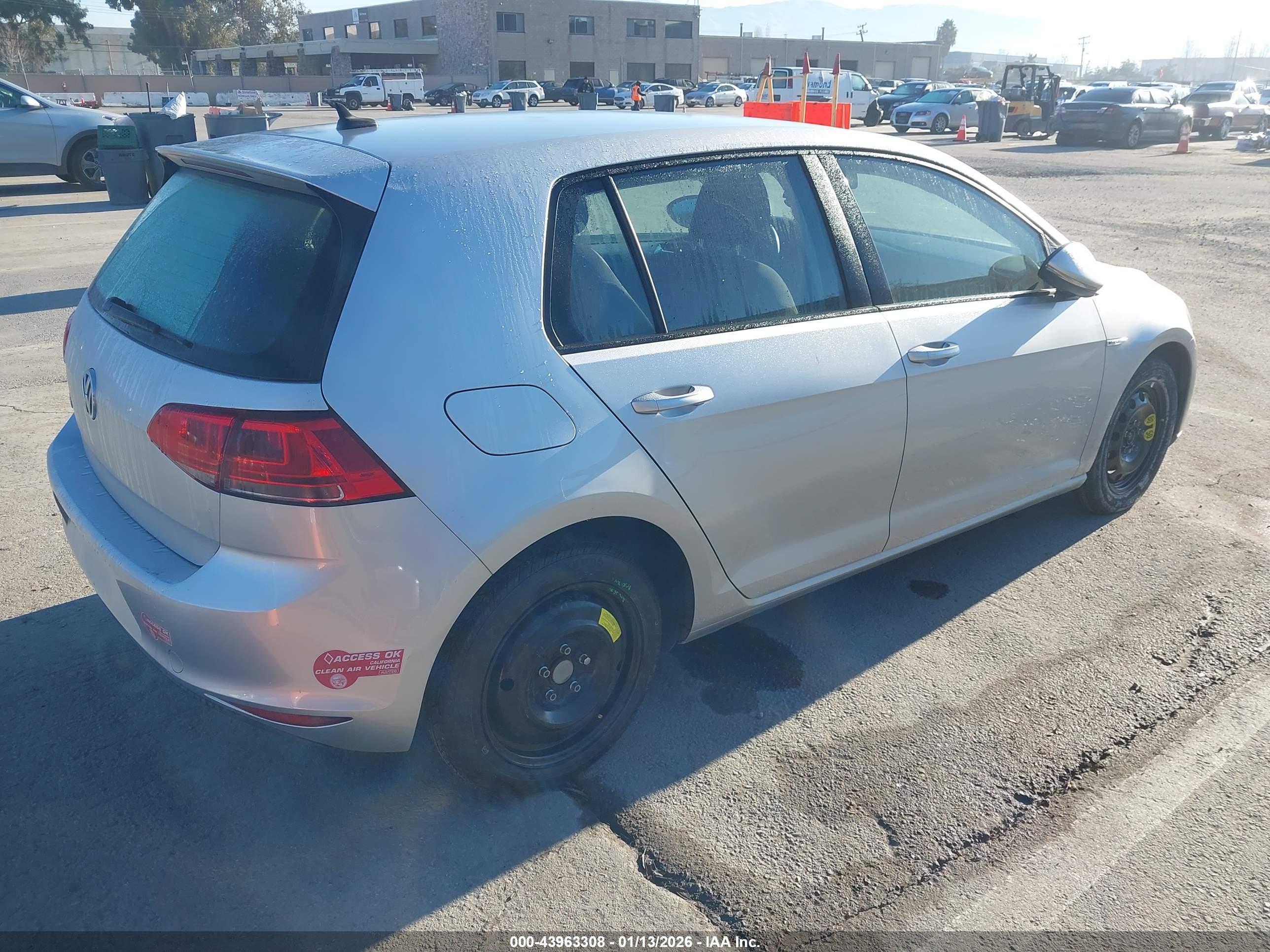 VOLKSWAGEN E-GOLF image 4