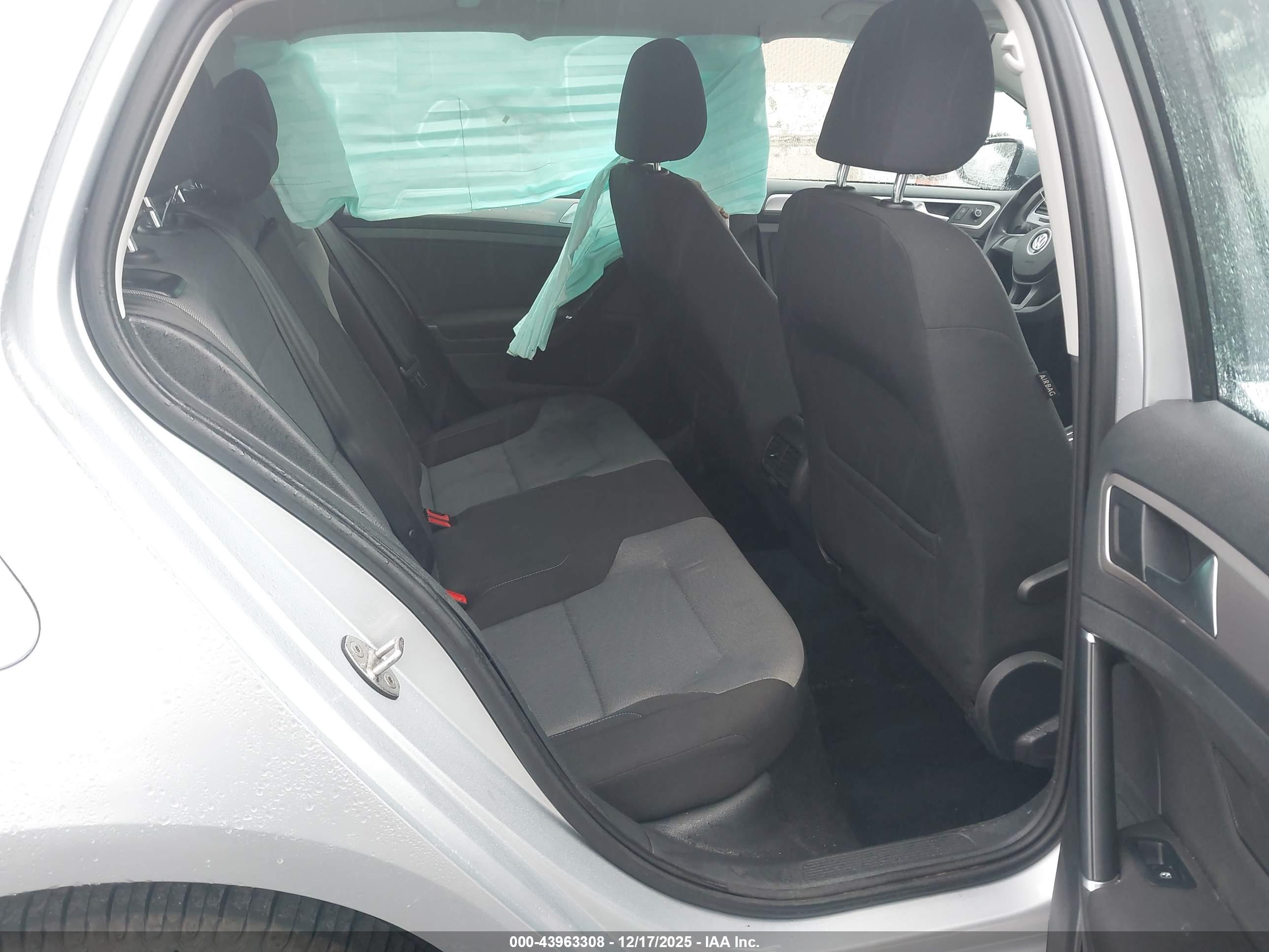 VOLKSWAGEN E-GOLF image 8