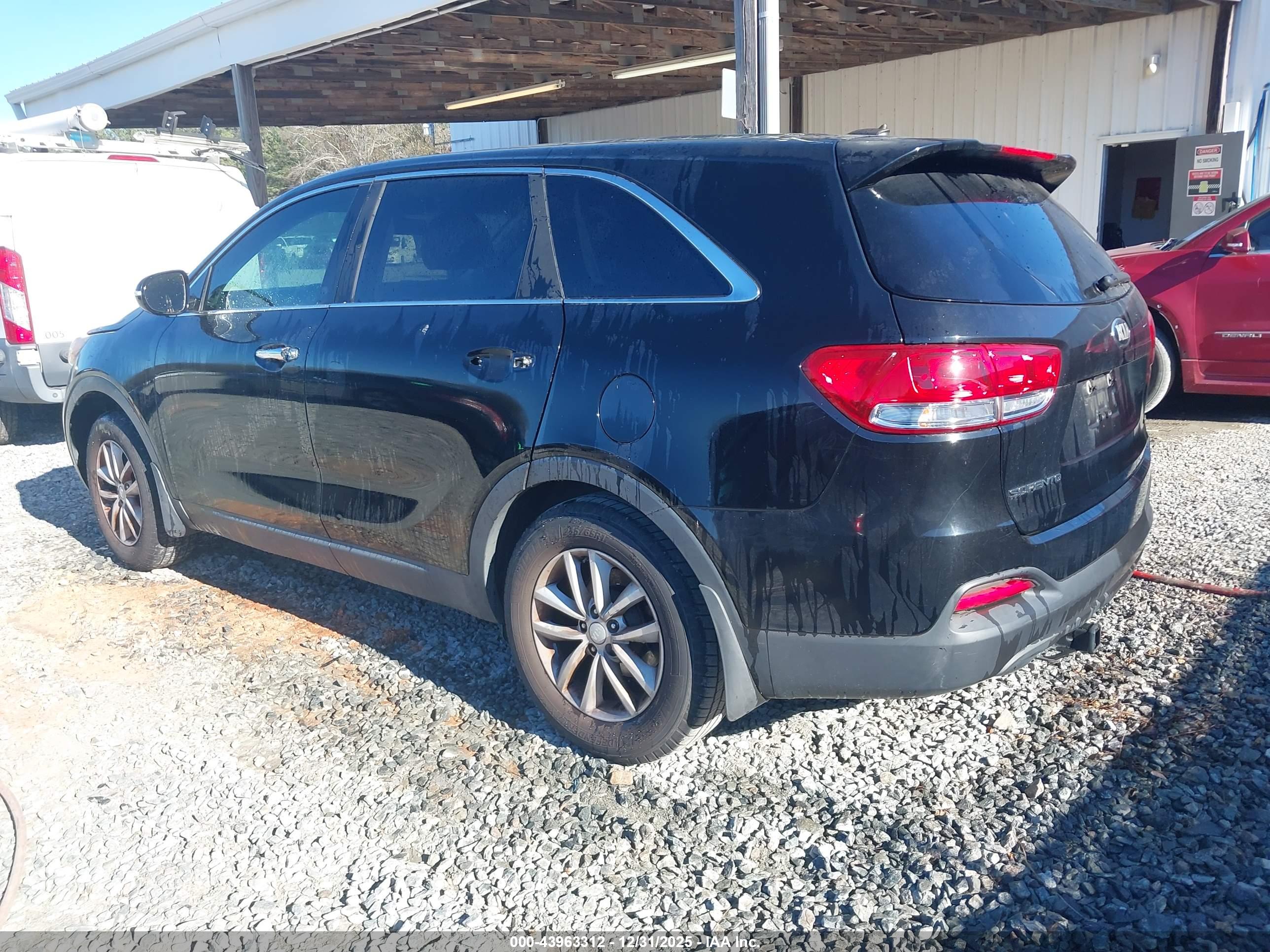 KIA SORENTO image 3