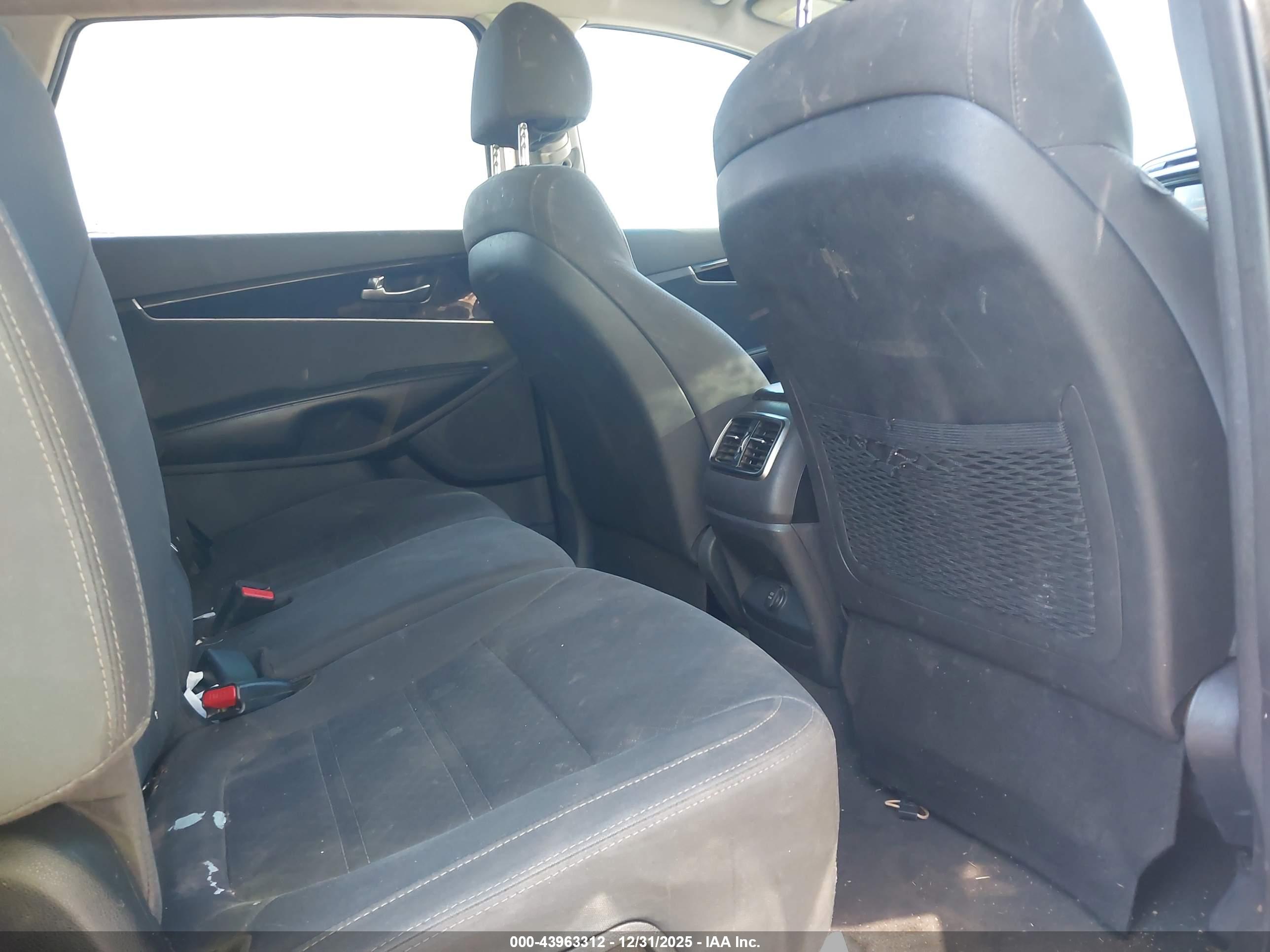KIA SORENTO image 8