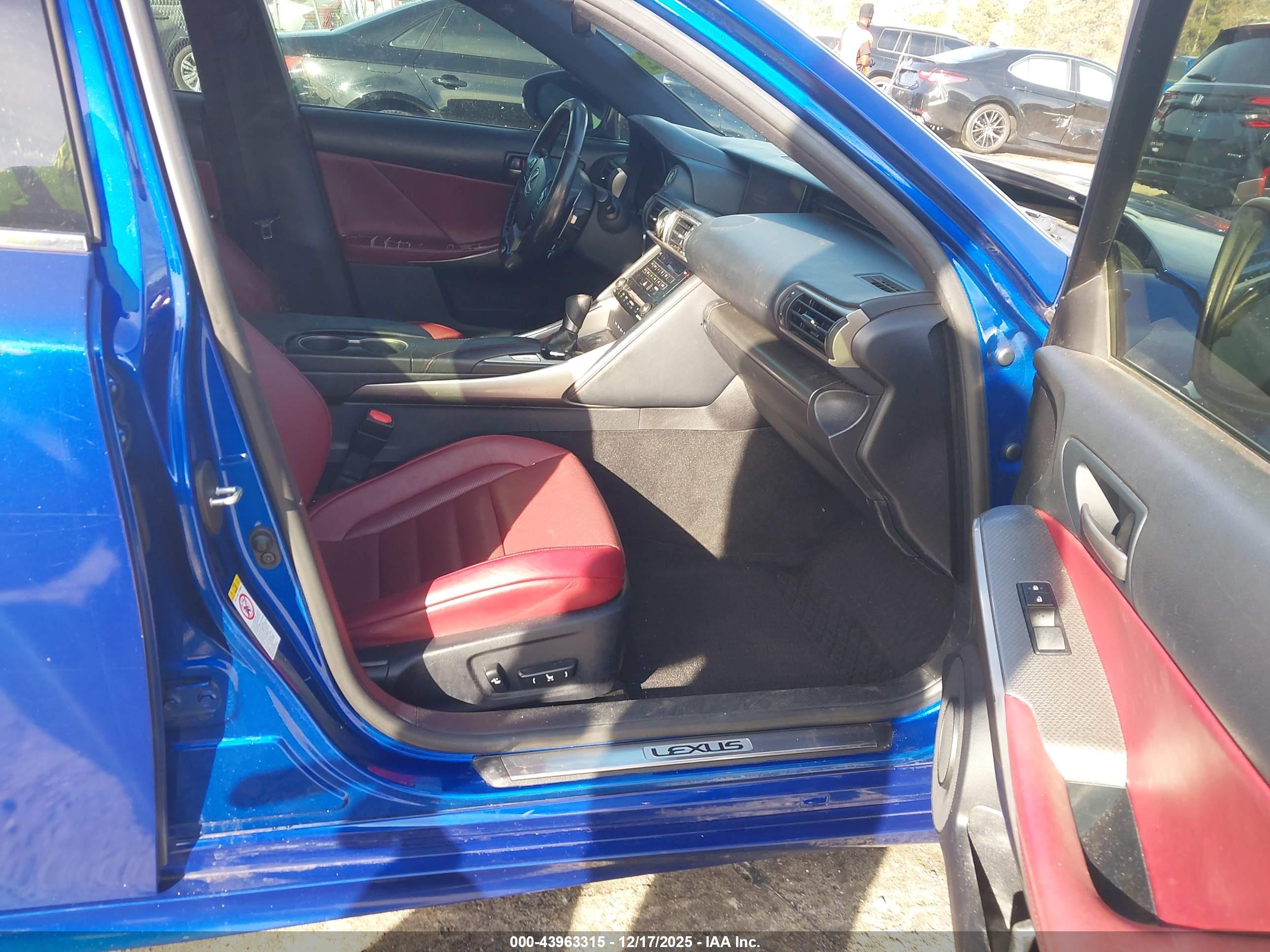 LEXUS IS image 5