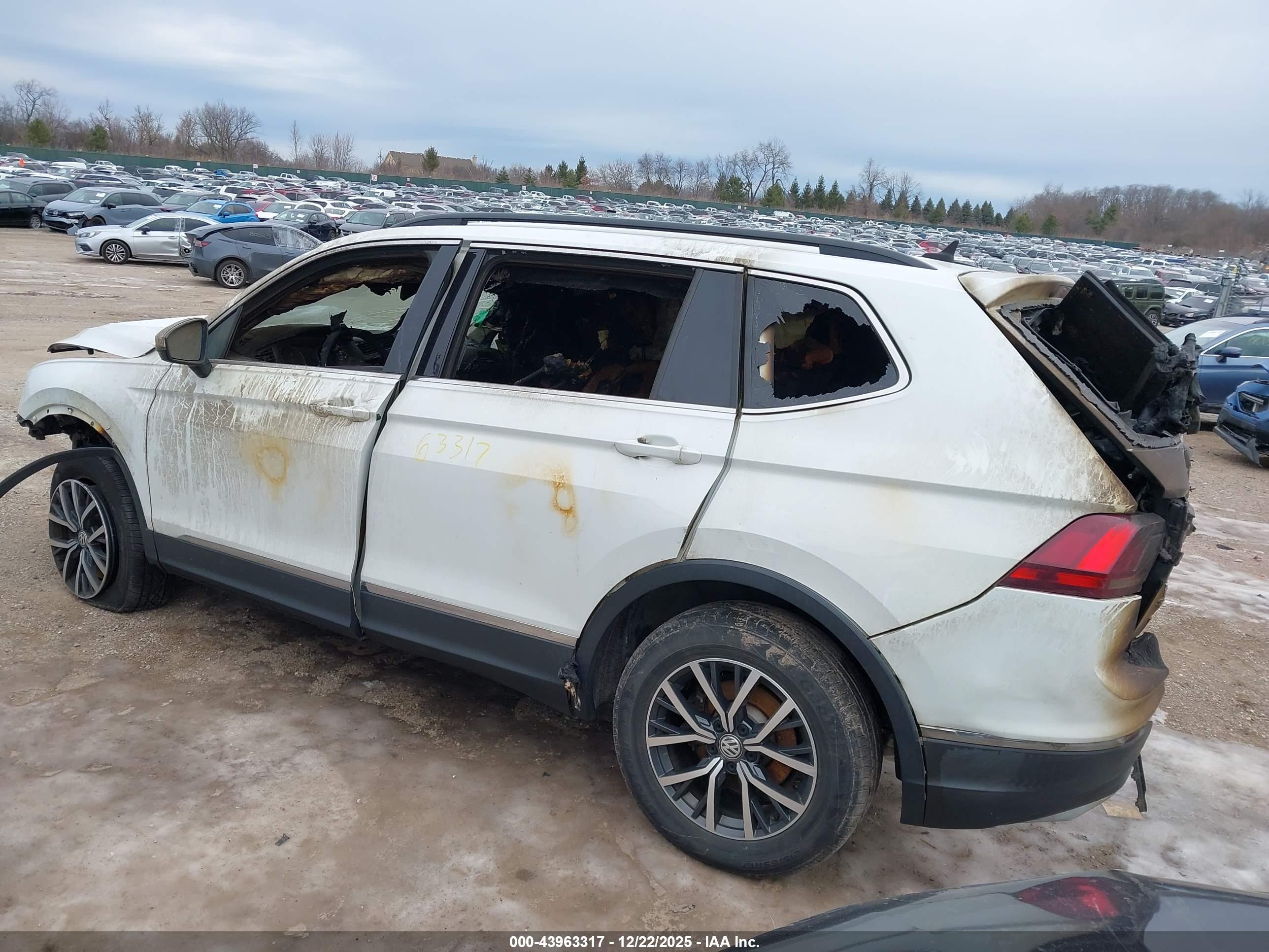 VOLKSWAGEN TIGUAN image 3