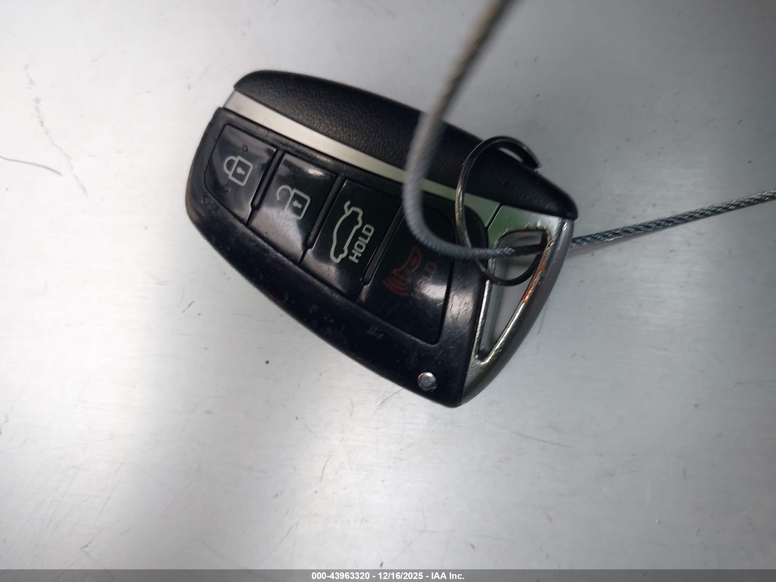 HYUNDAI GENESIS image 11