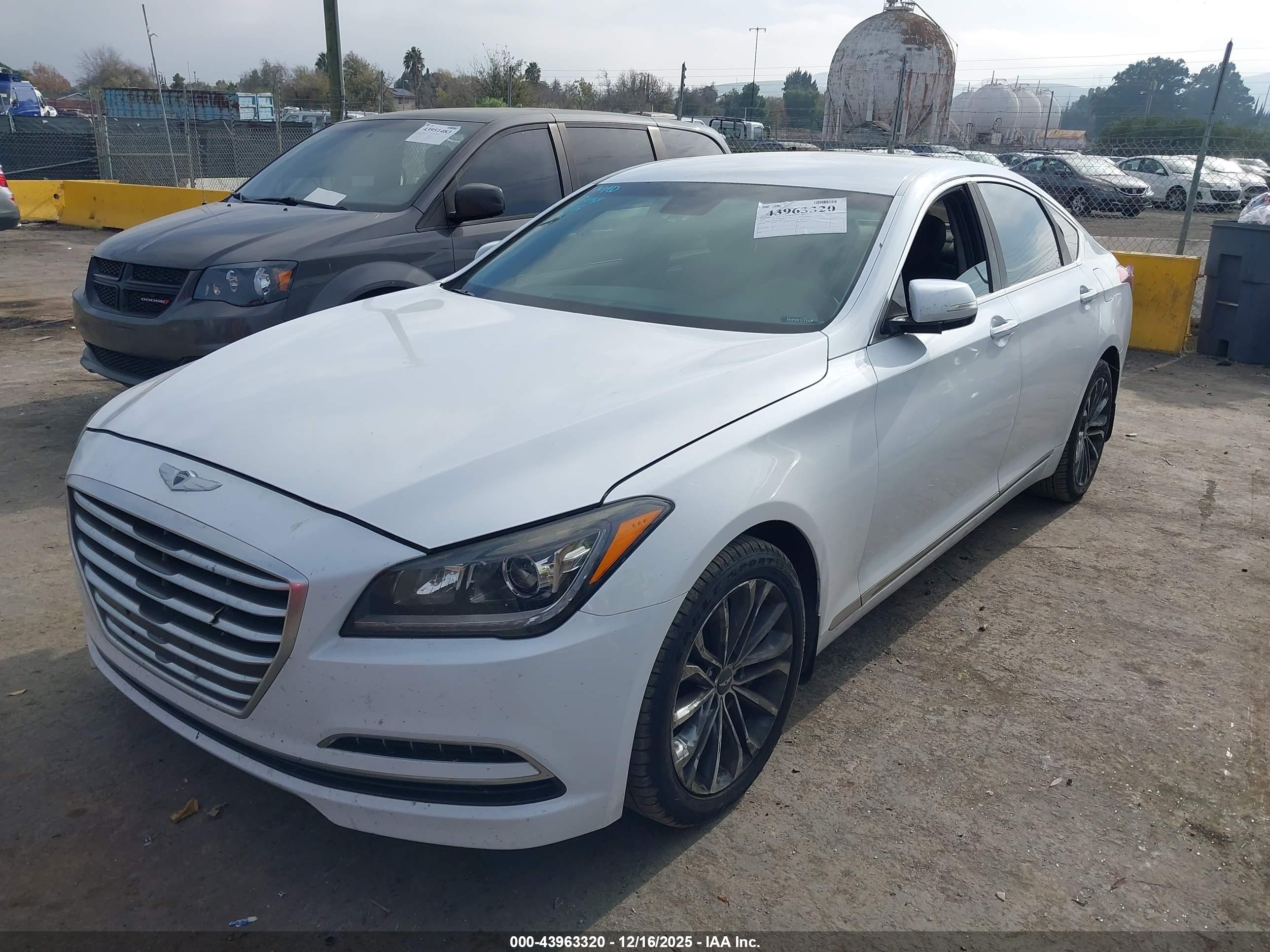 HYUNDAI GENESIS image 6
