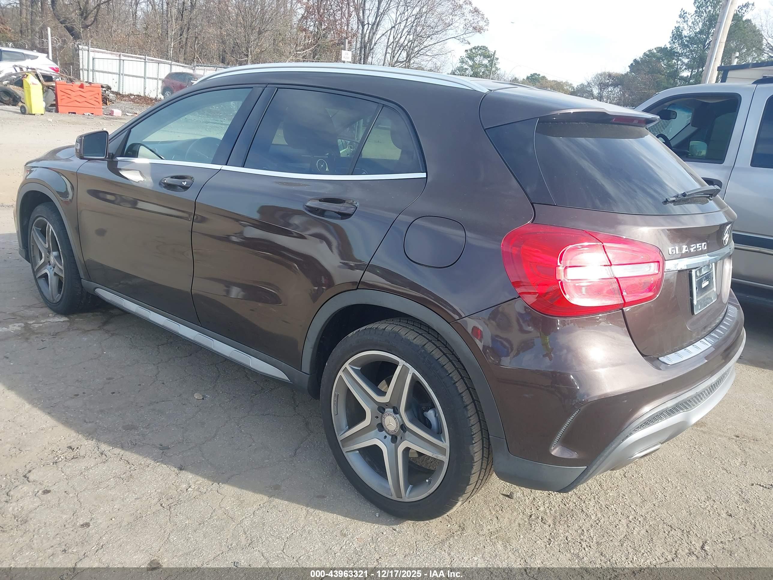 MERCEDES-BENZ GLA image 3