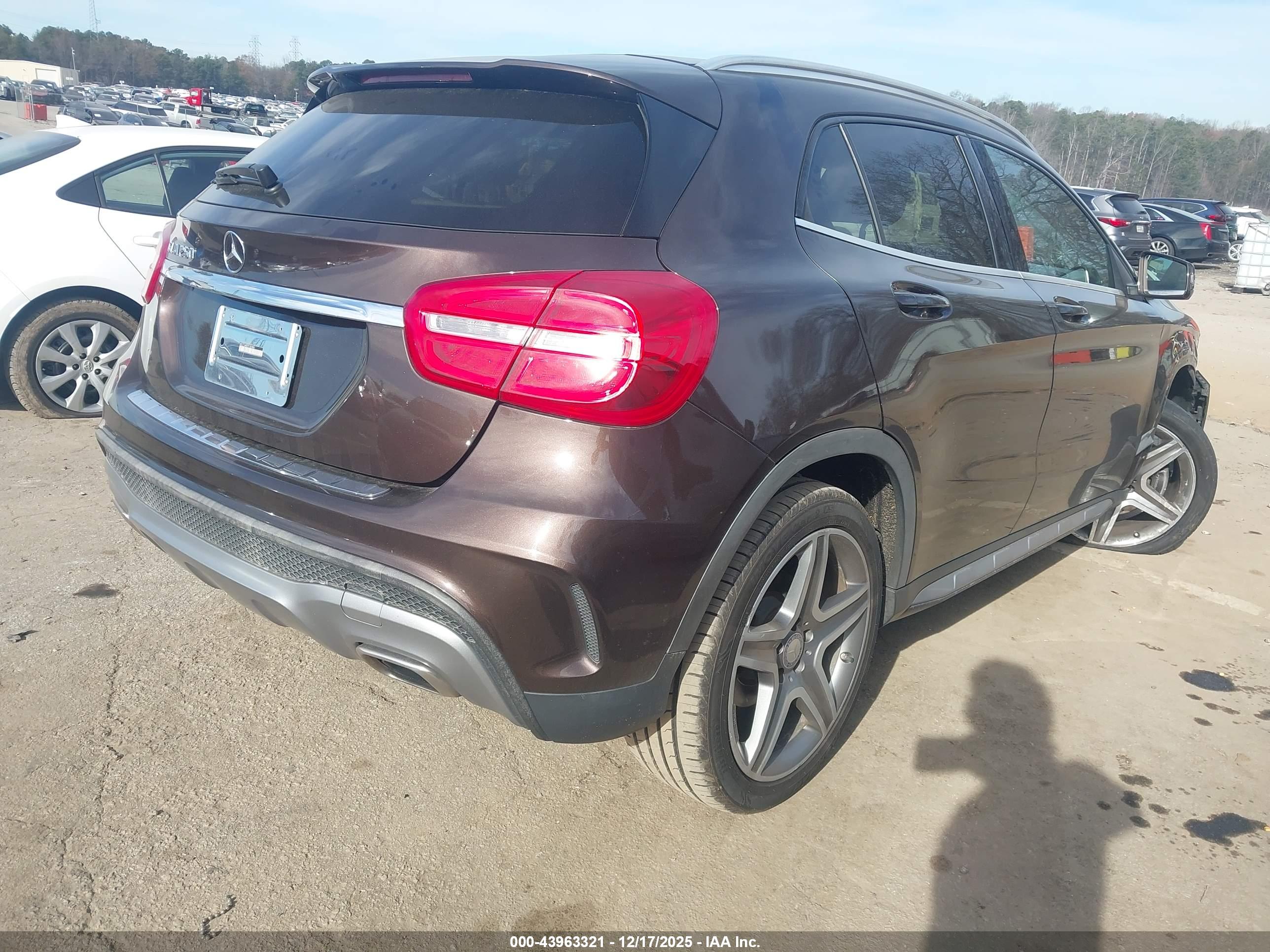 MERCEDES-BENZ GLA image 4