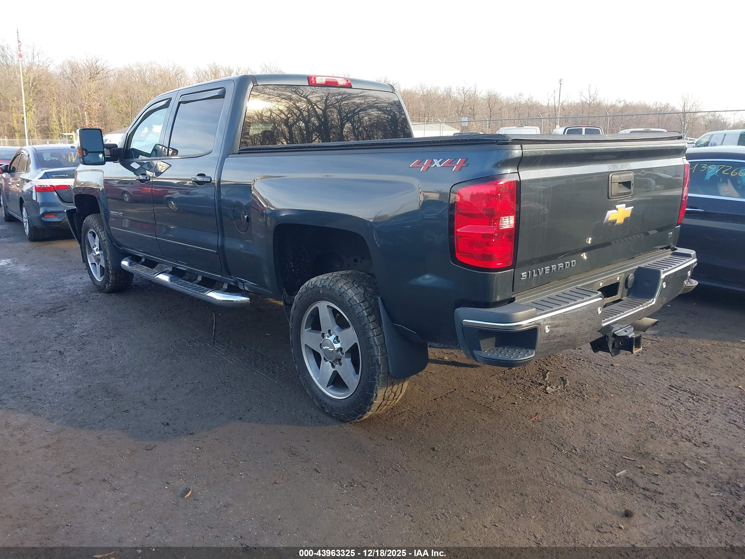 CHEVROLET SILVERADO image 3
