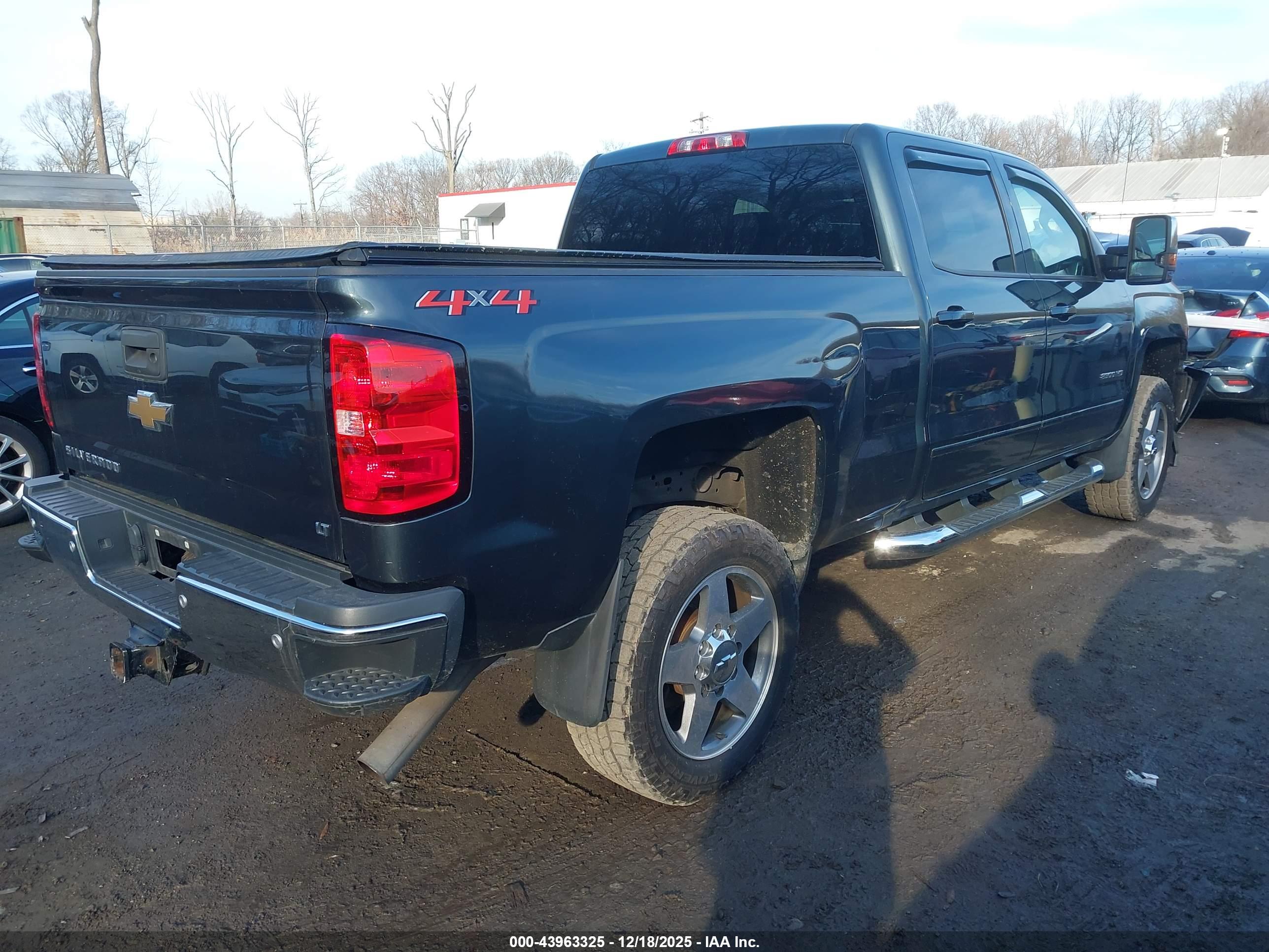CHEVROLET SILVERADO image 4