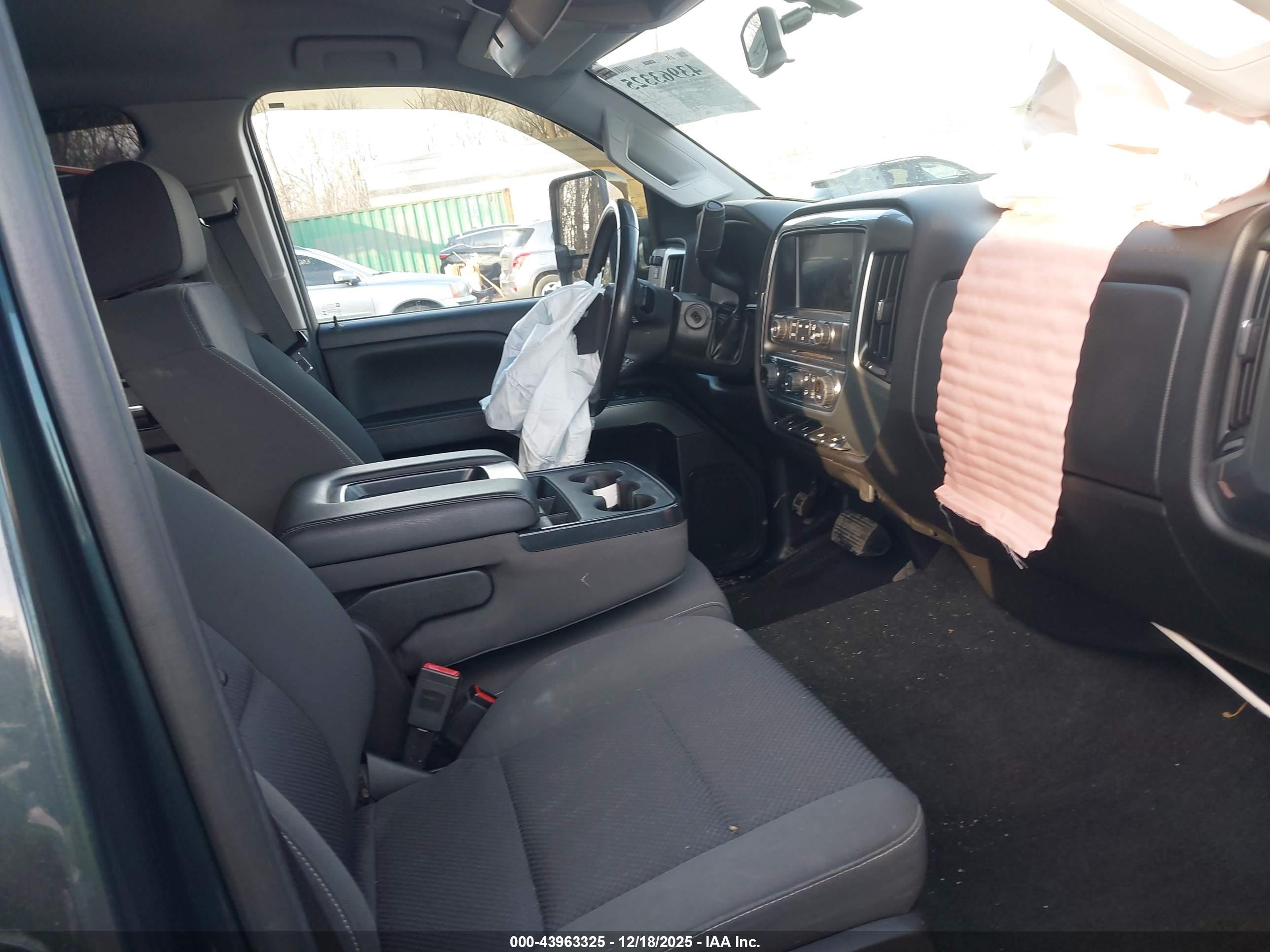 CHEVROLET SILVERADO image 5