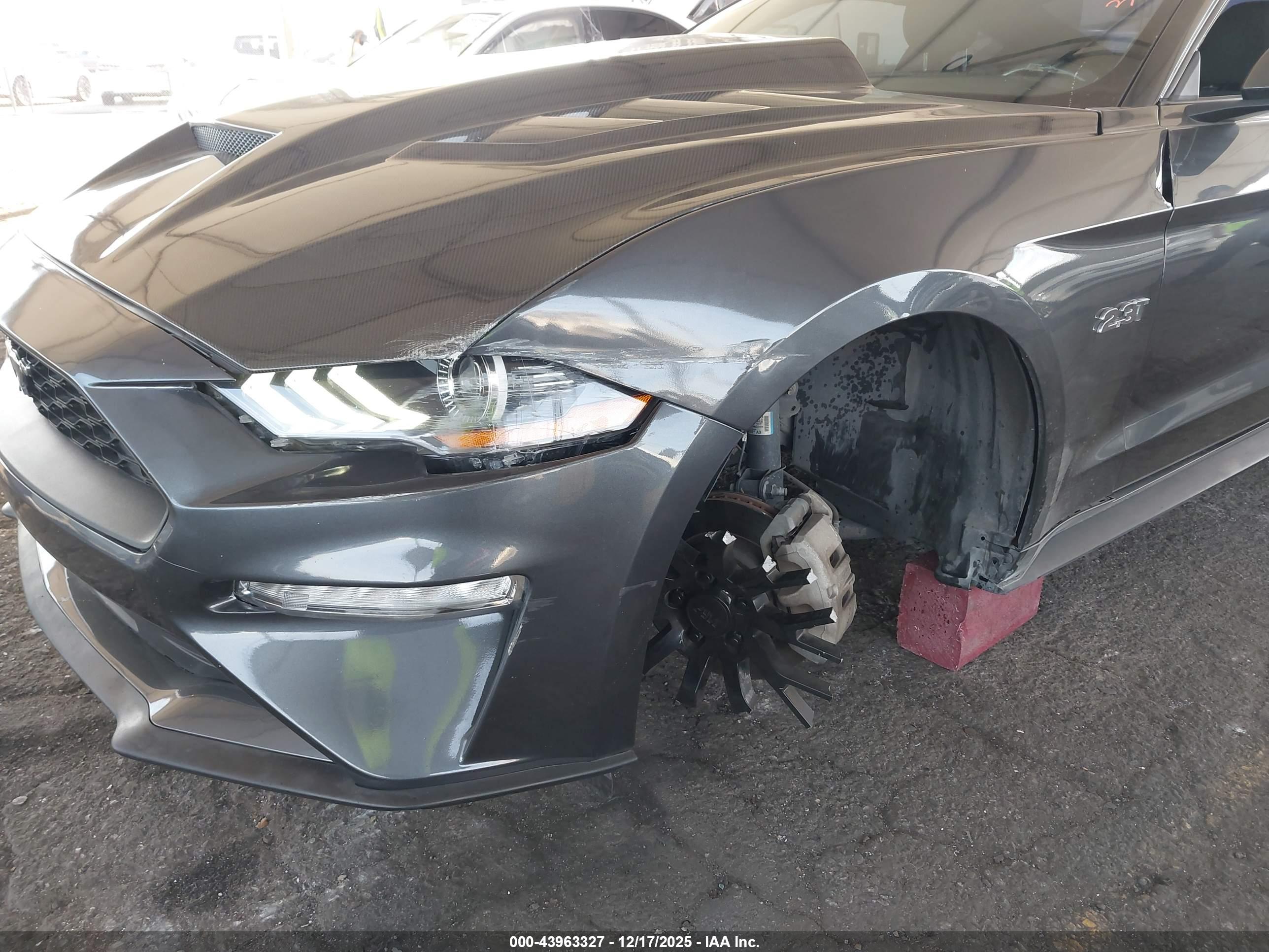 FORD MUSTANG image 6