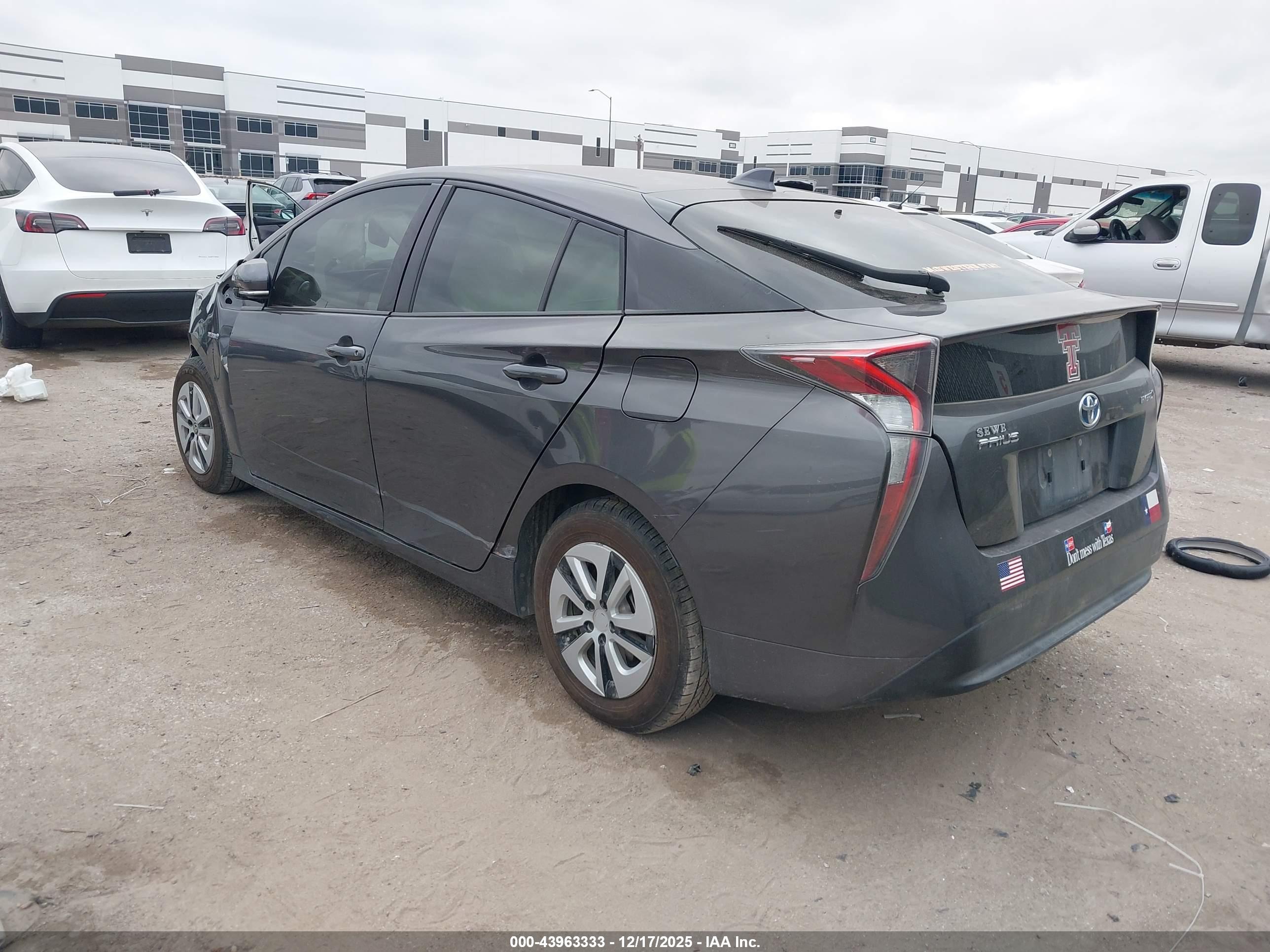 TOYOTA PRIUS image 3