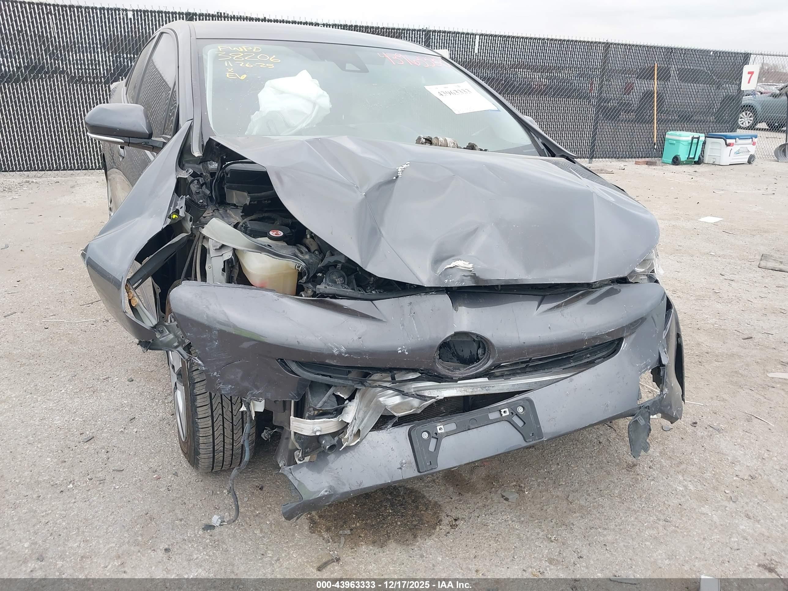 TOYOTA PRIUS image 6