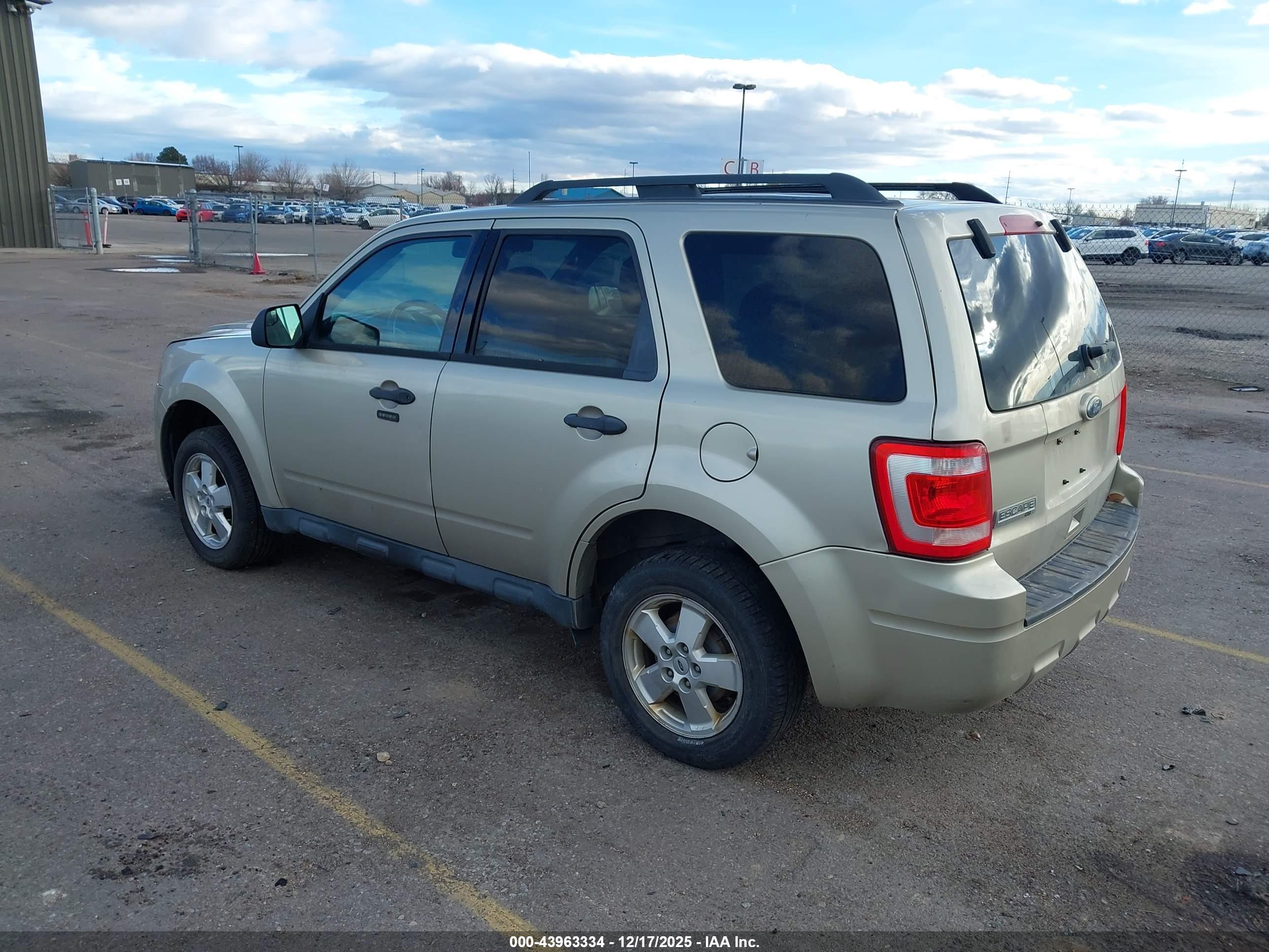 FORD ESCAPE image 3