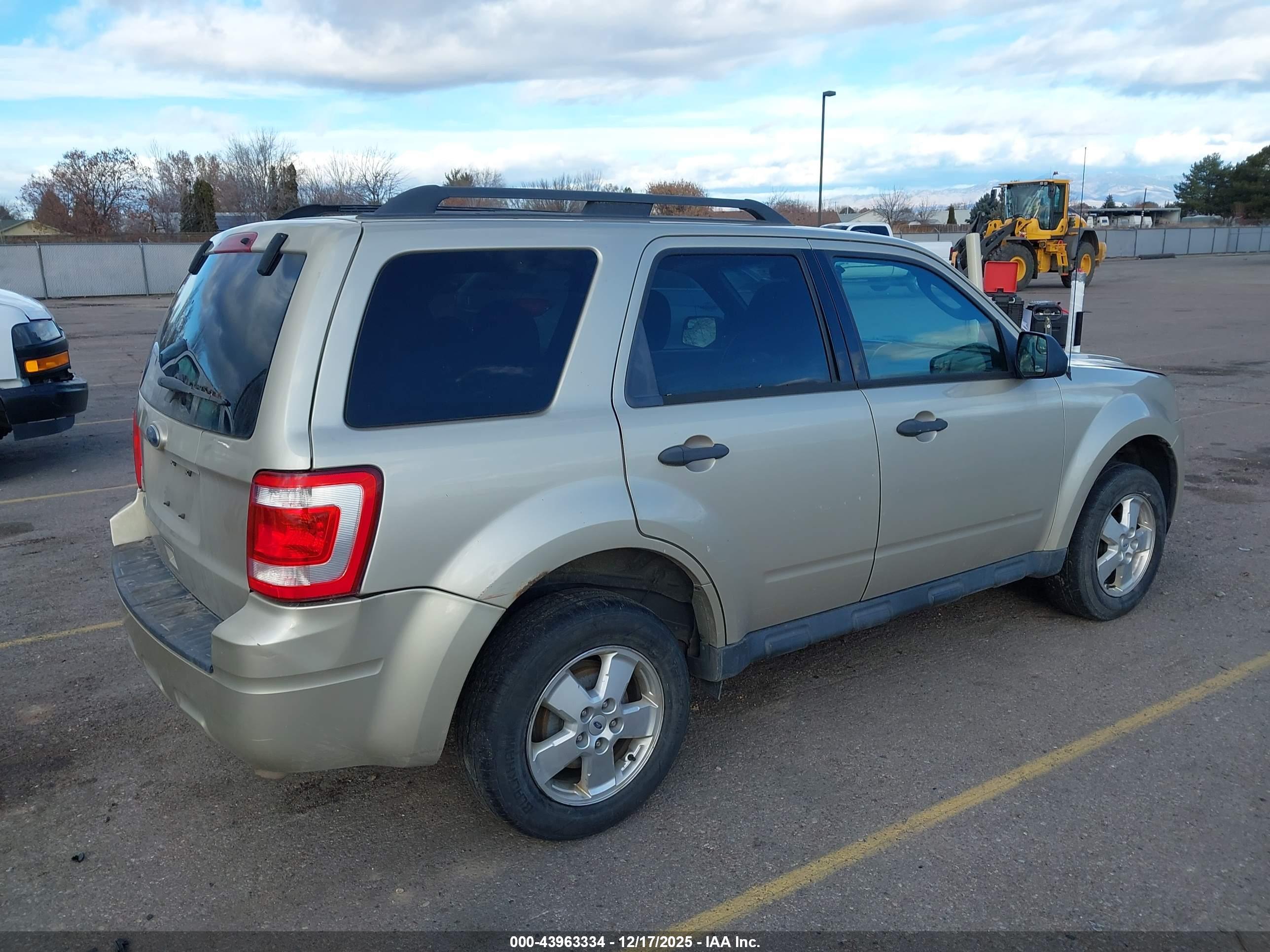 FORD ESCAPE image 4