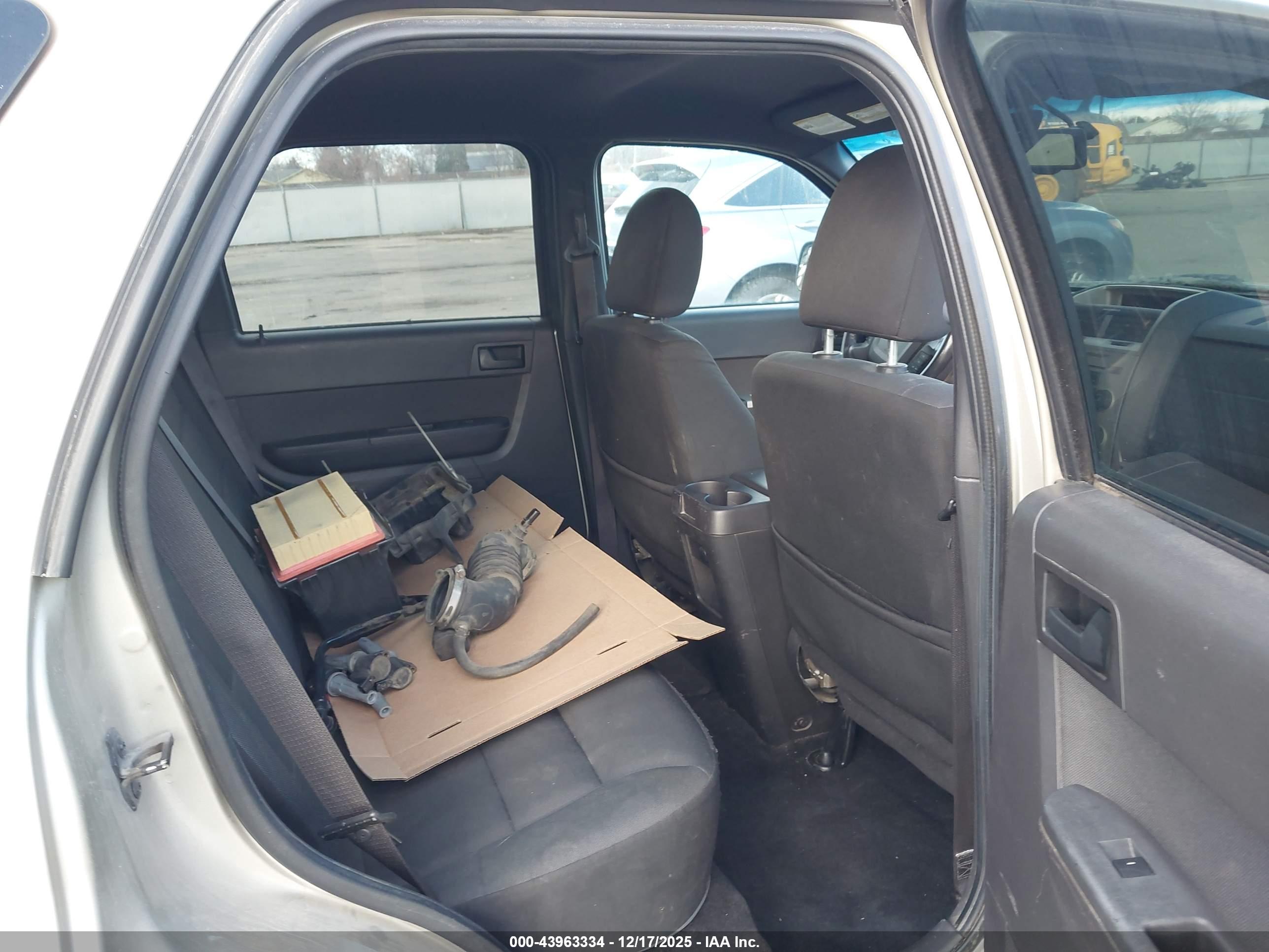 FORD ESCAPE image 8