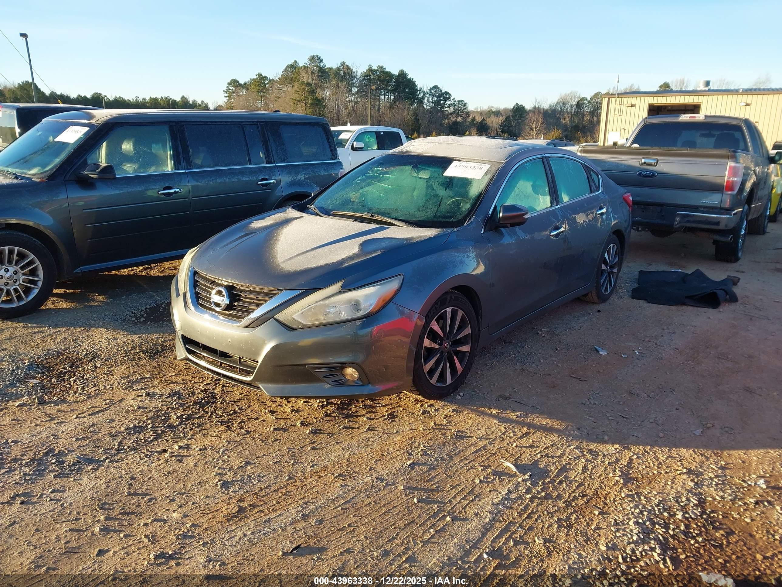 NISSAN ALTIMA image 2