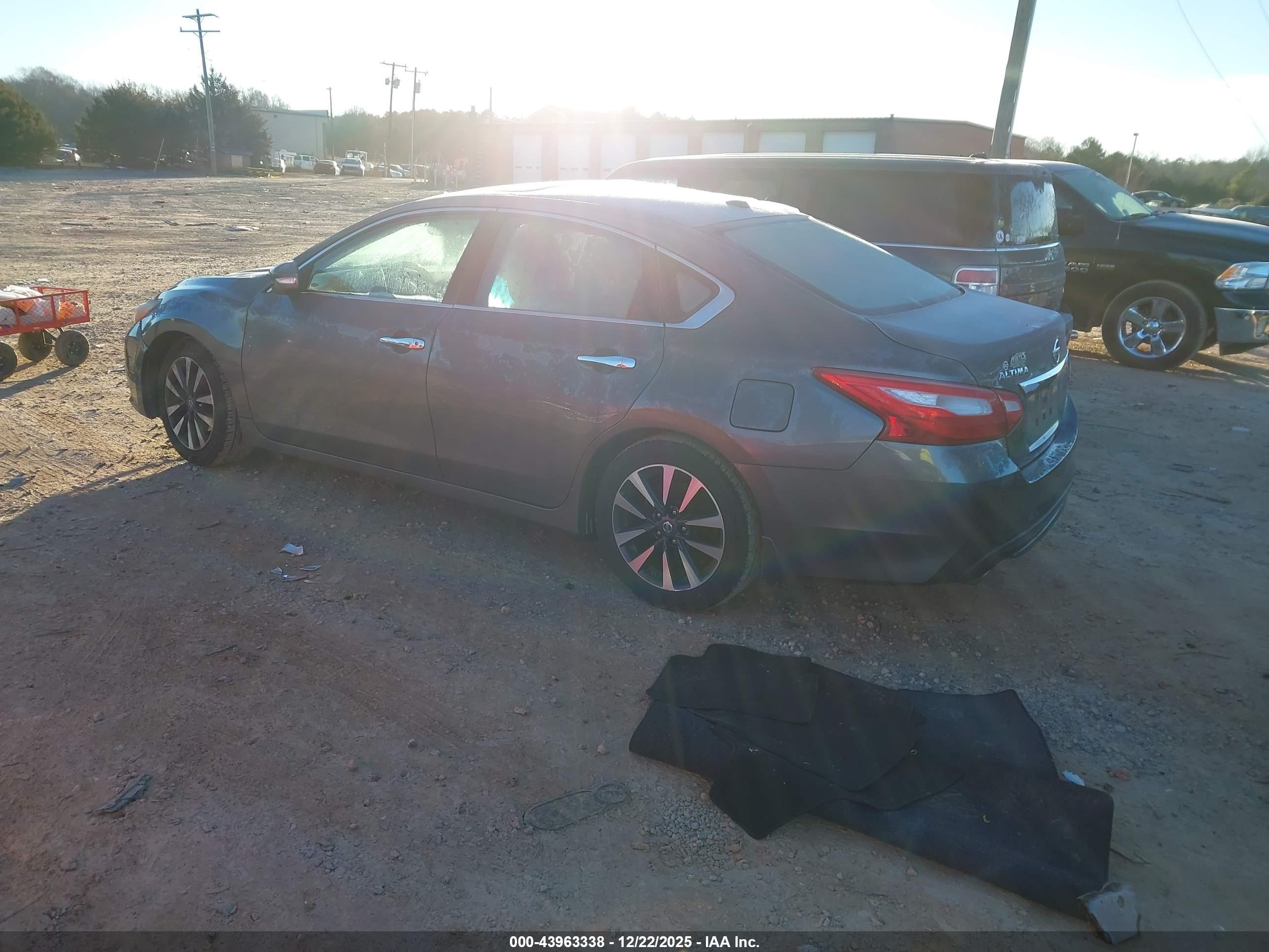 NISSAN ALTIMA image 3