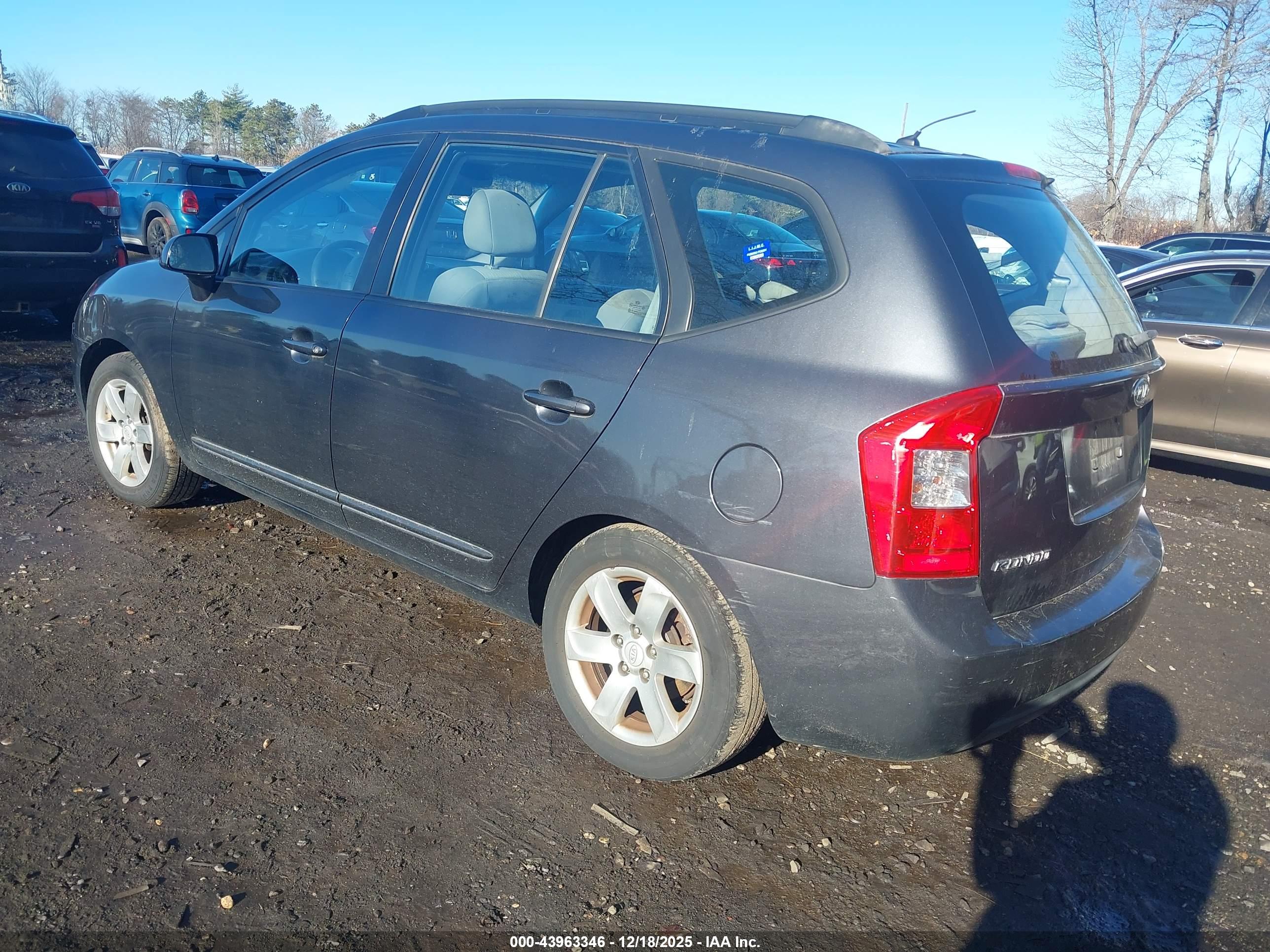 KIA RONDO image 3