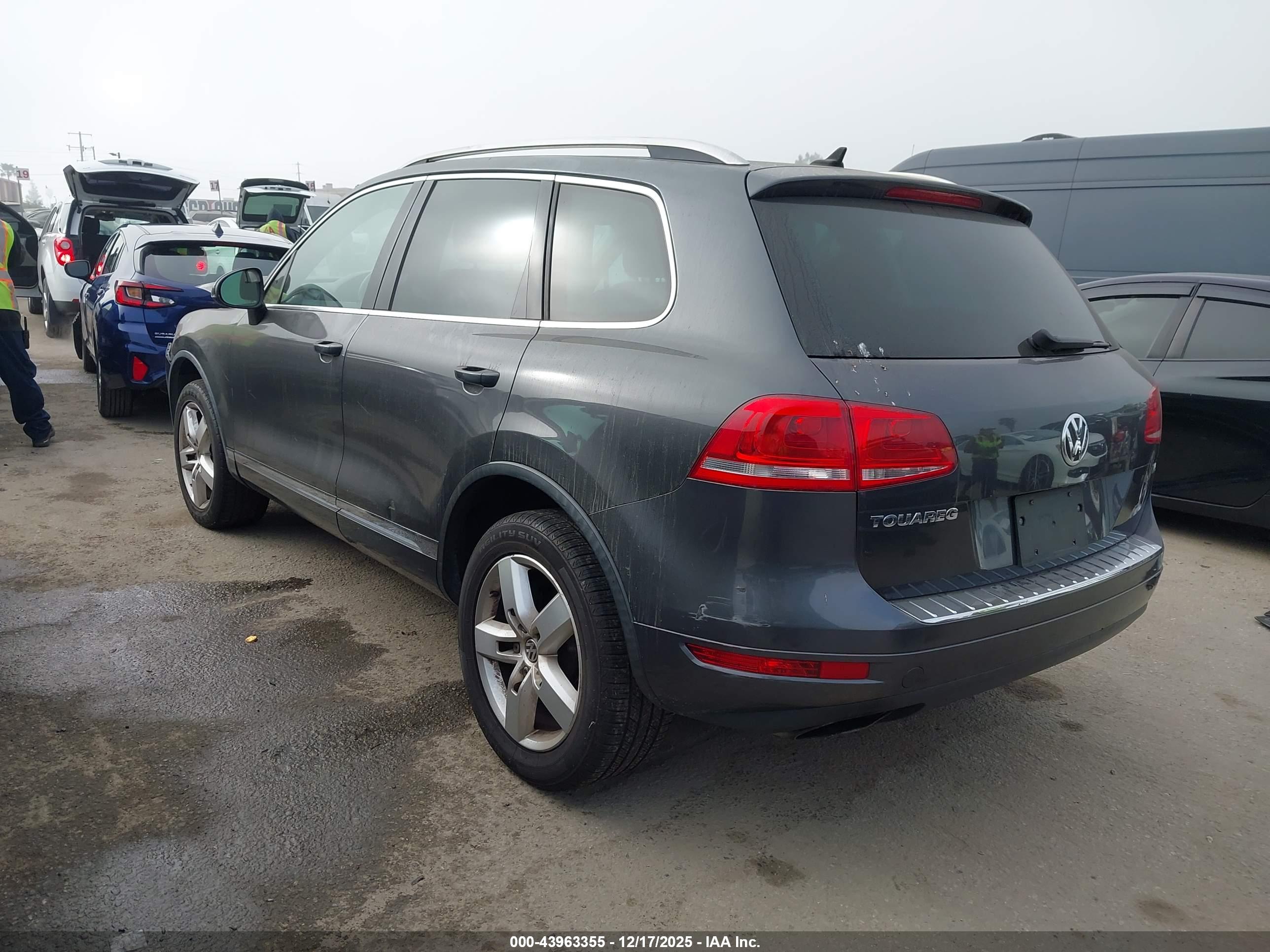 VOLKSWAGEN TOUAREG image 3