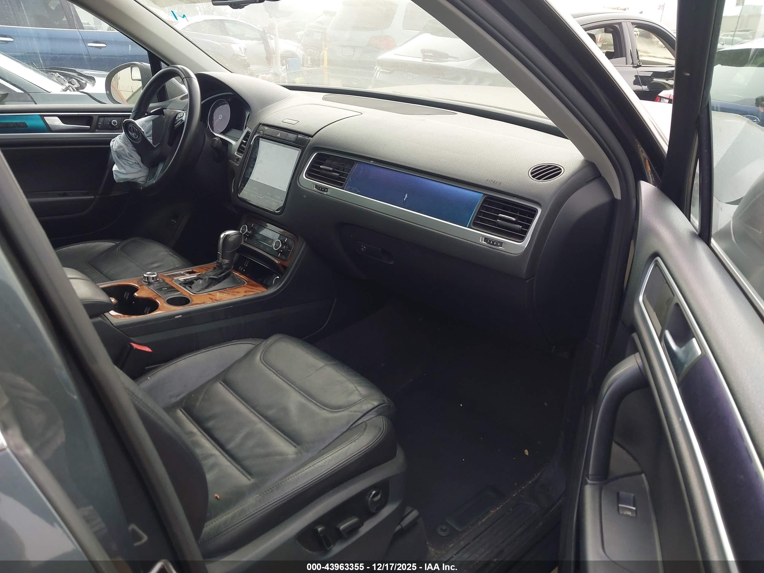 VOLKSWAGEN TOUAREG image 5