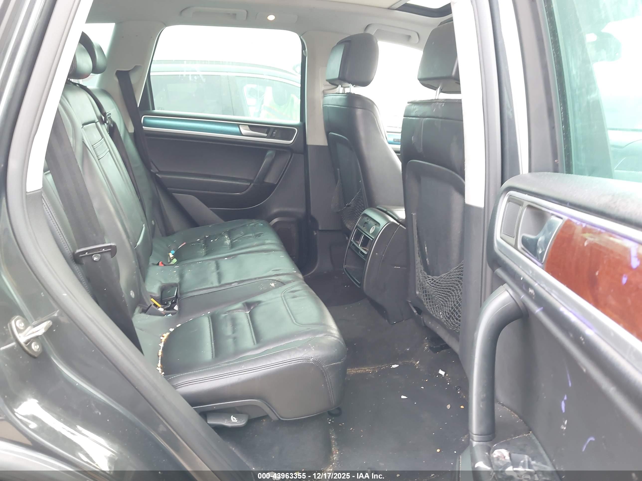 VOLKSWAGEN TOUAREG image 8