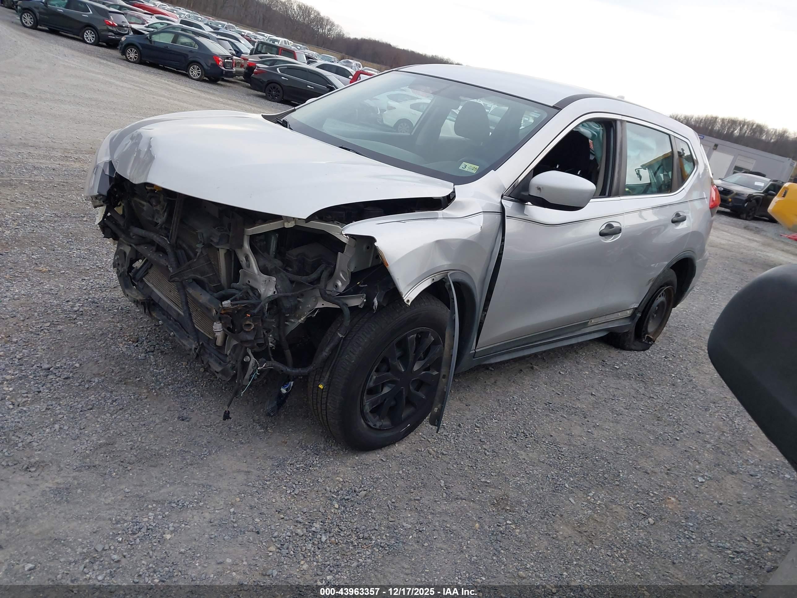 NISSAN ROGUE image 2