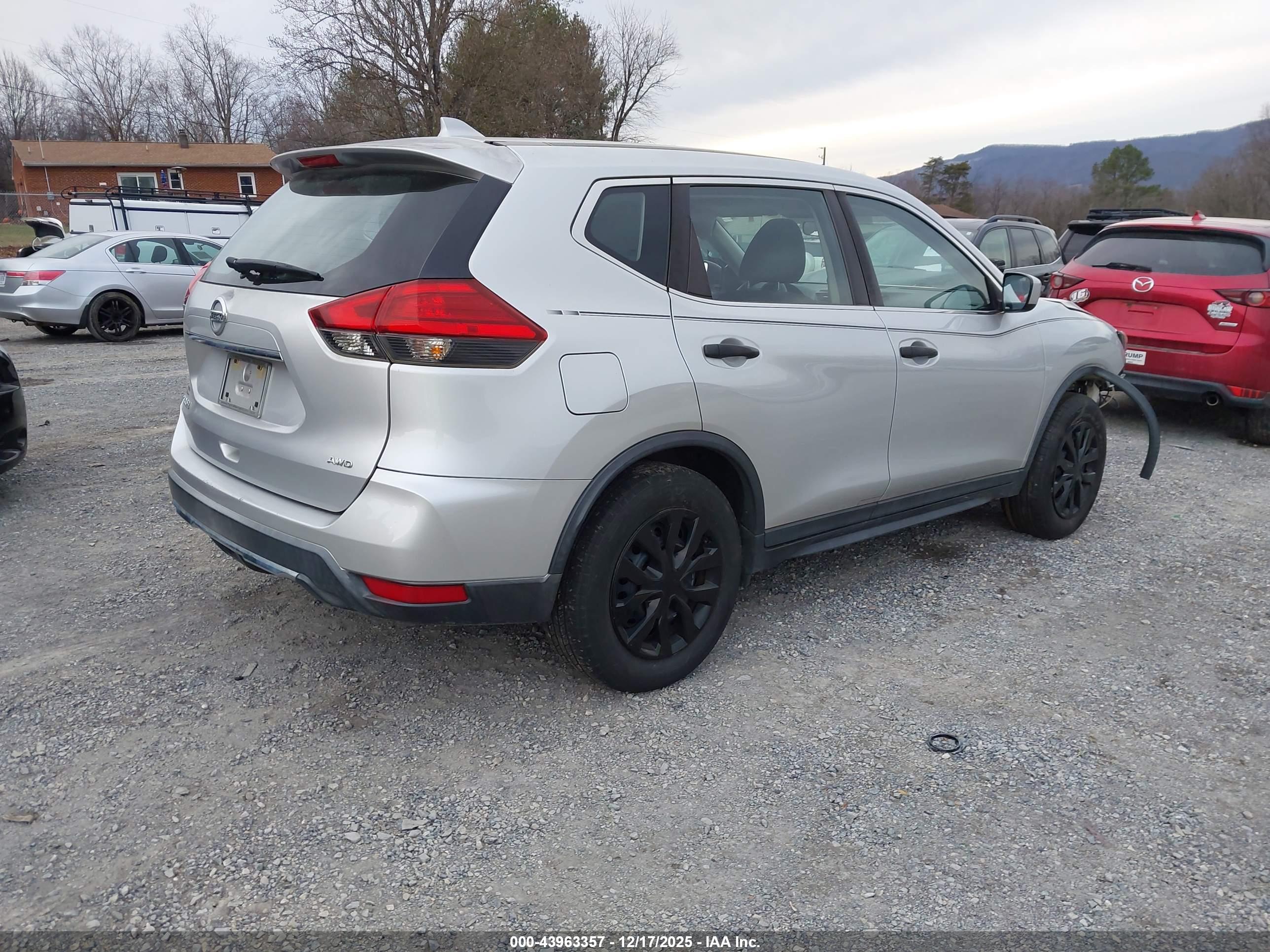 NISSAN ROGUE image 4