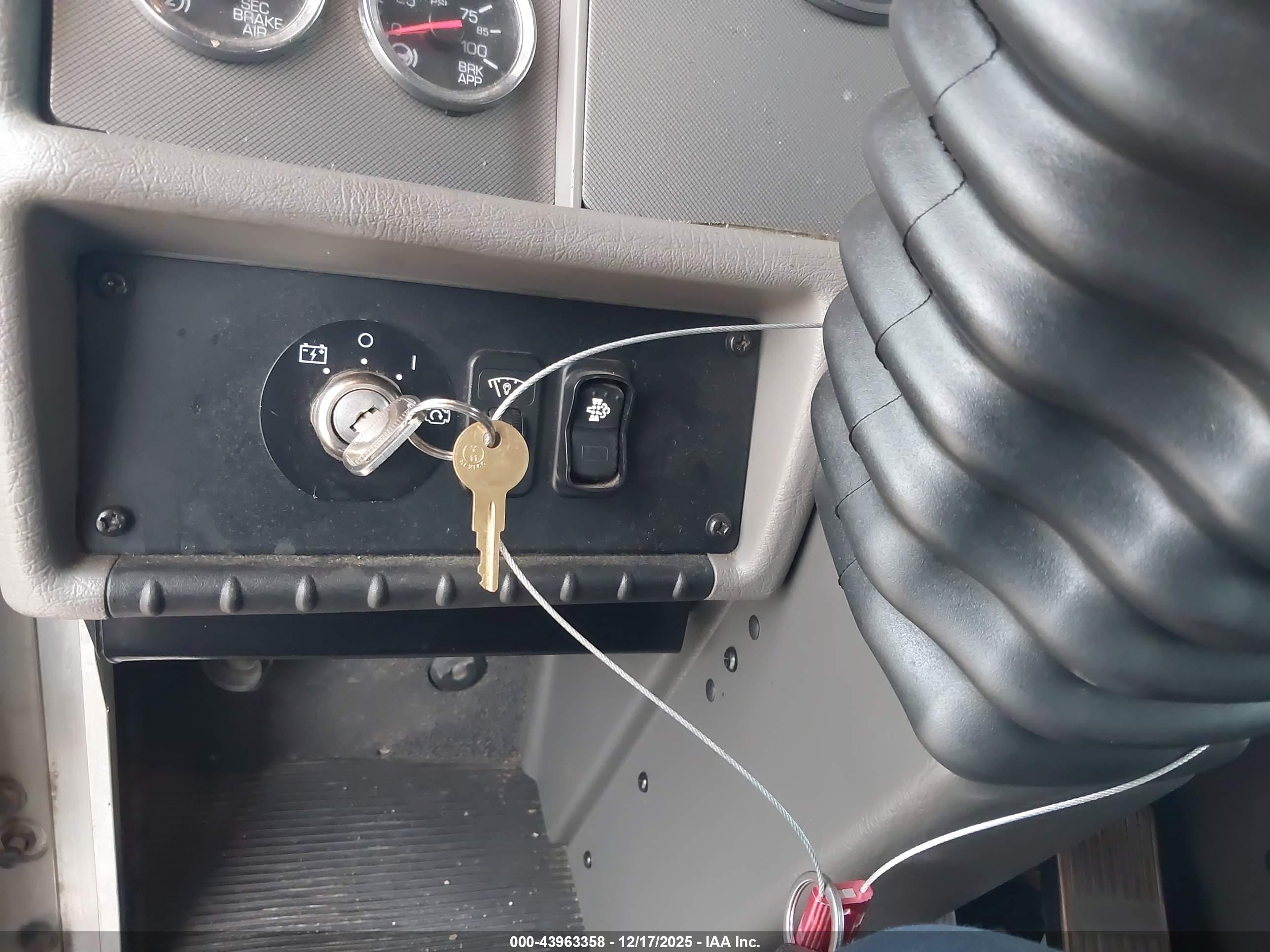 KENWORTH T3 image 11