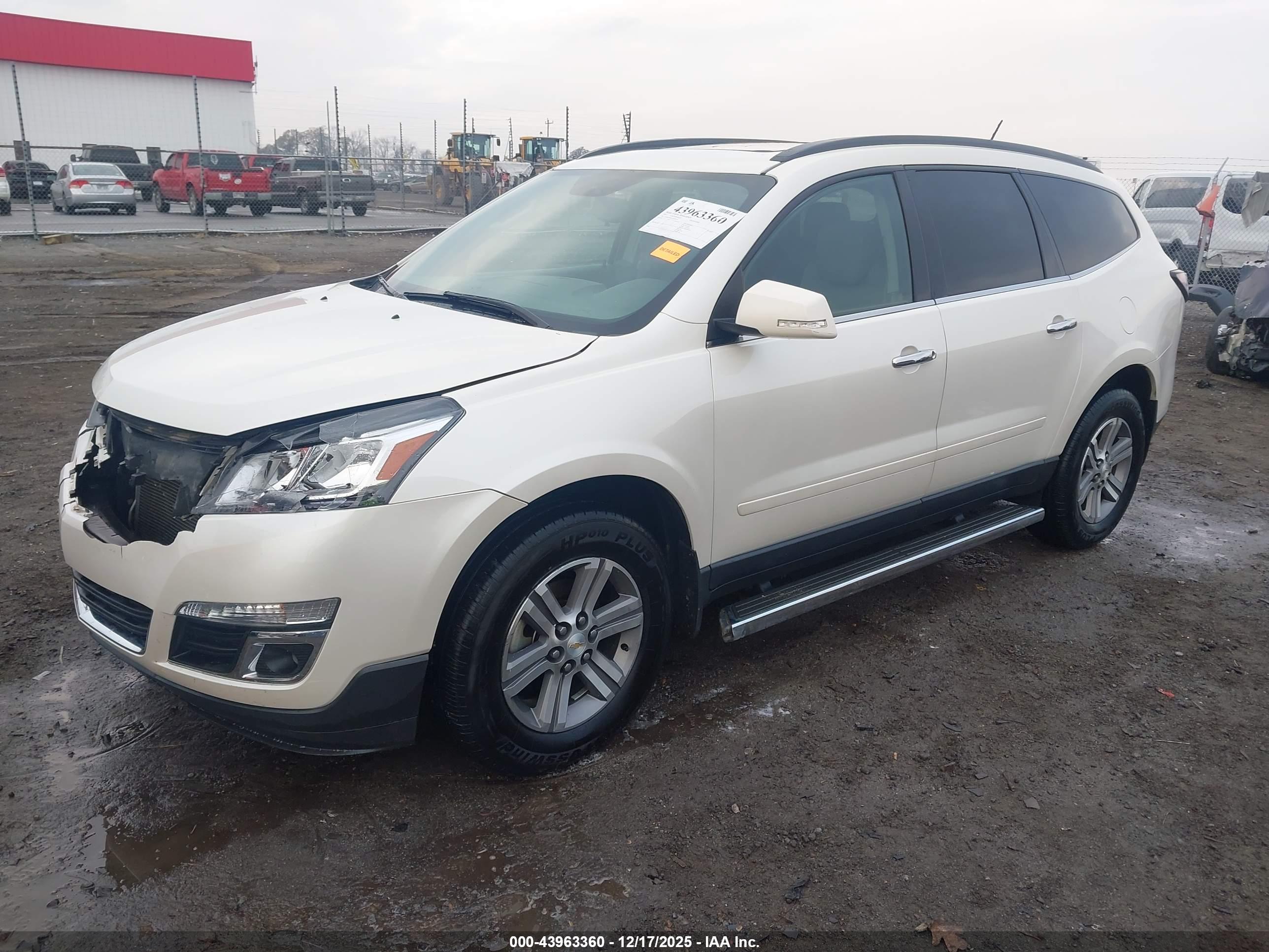 CHEVROLET TRAVERSE image 2