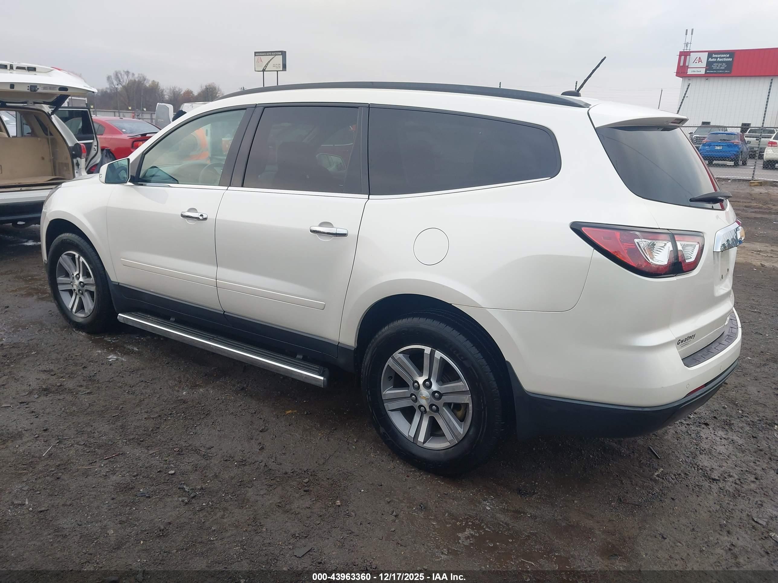 CHEVROLET TRAVERSE image 3