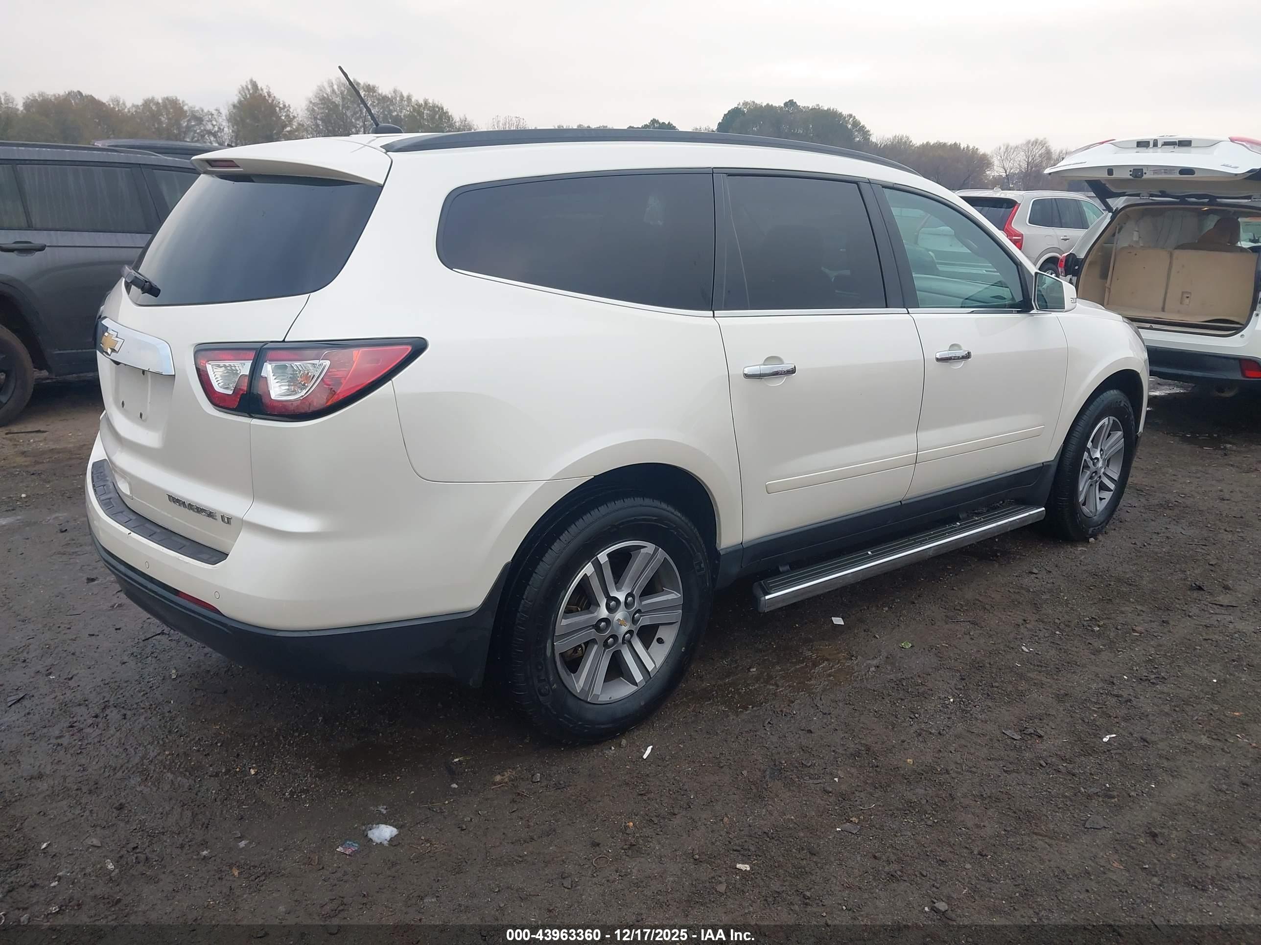 CHEVROLET TRAVERSE image 4