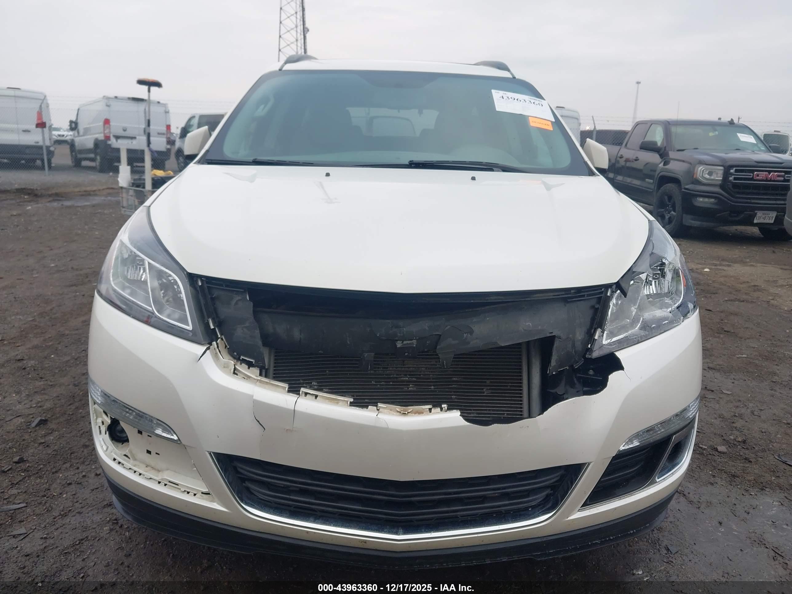 CHEVROLET TRAVERSE image 6