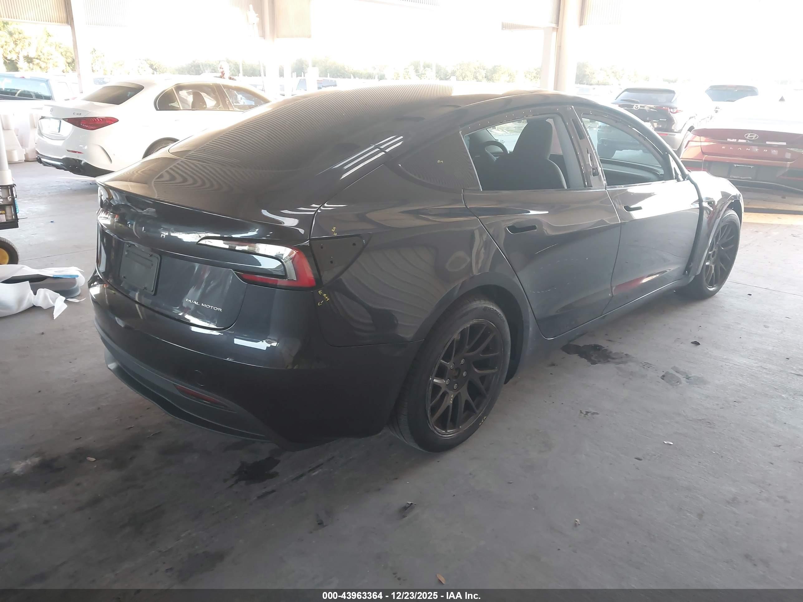 TESLA MODEL image 4