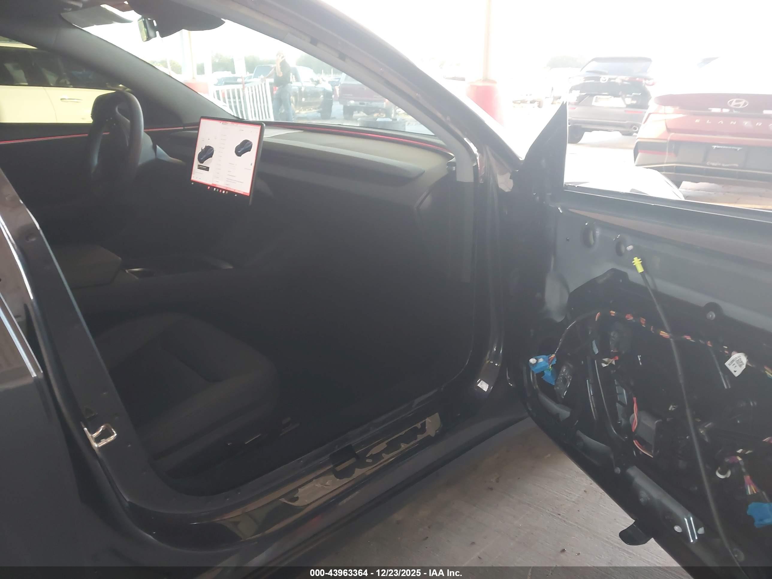 TESLA MODEL image 5