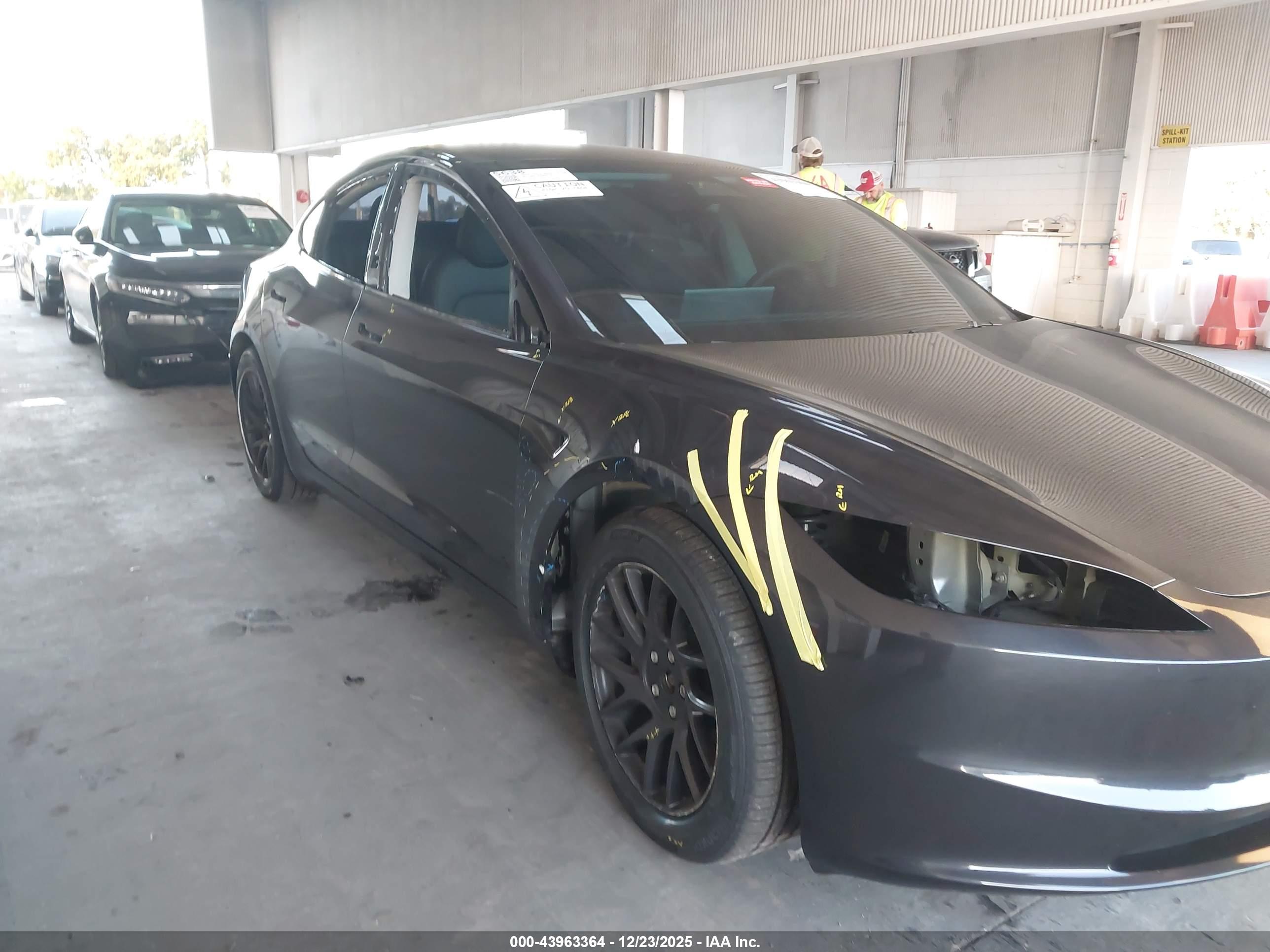 TESLA MODEL image 6